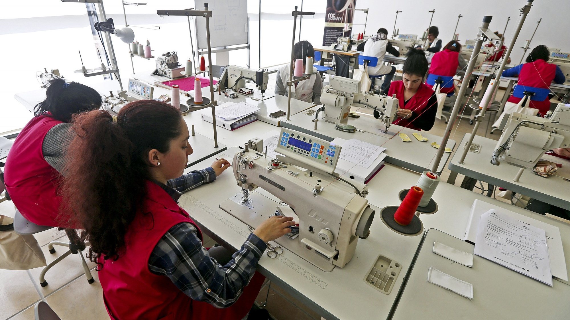 Setor têxtil acusa o aumento no tranporte de matérias primas da Ásia, mas rejeita ser um problema generalizado