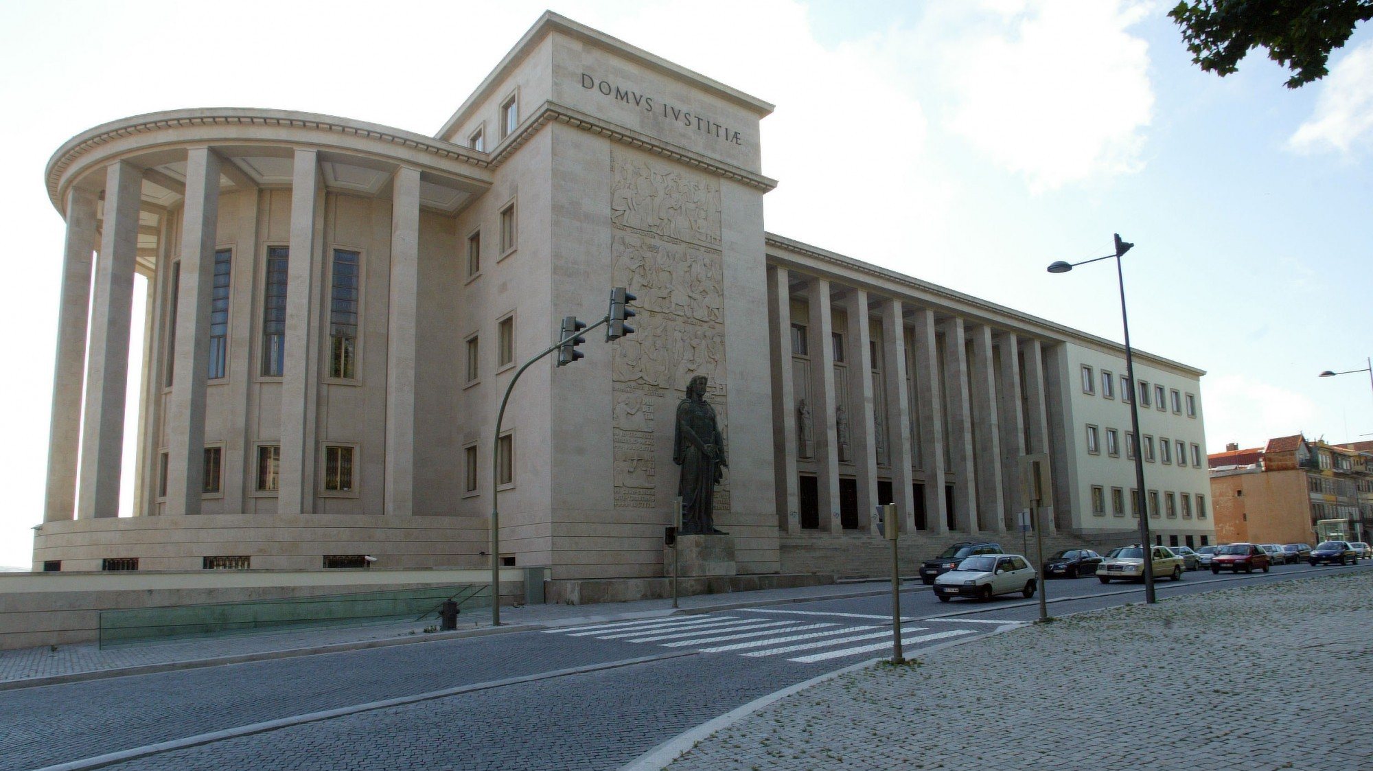 Há ruas cortadas nas imediações do Palácio da Justiça do Porto