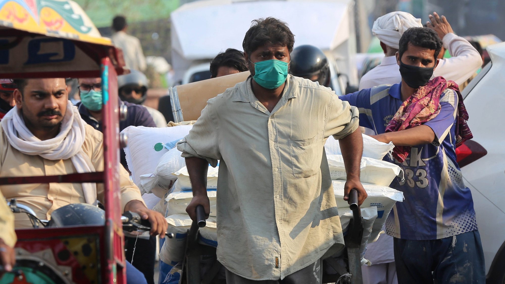 epa08467482 A Pakistani laborer transports products from a closed market during partial lockdown in Lahore, Pakistan, 05 June 2020. Countries around the world are taking increased measures to stem the widespread of the SARS-CoV-2 coronavirus which causes the Covid-19 disease.  EPA/RAHAT DAR