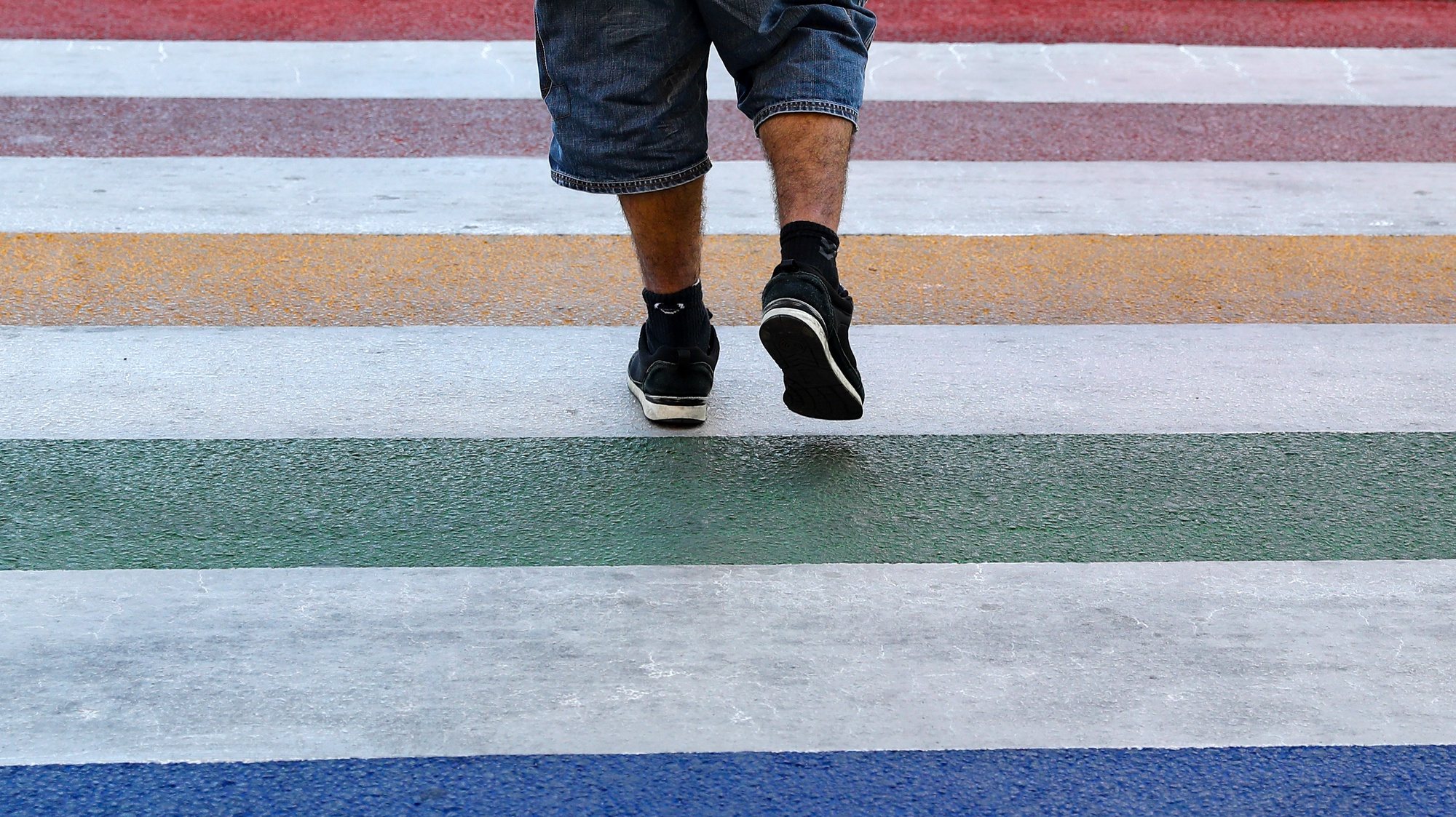 A Junta de Freguesia de Campolide decidiu retirar as cores do arco-íris das passadeiras de peões, na sequência de uma recomendação da Autoridade Nacional de Segurança Rodoviária (ANSR), e vai pintar os pilaretes, informou hoje a autarquia lisboeta, Lisboa, 14 de maio de 2019. ANTÓNIO COTRIM/LUSA