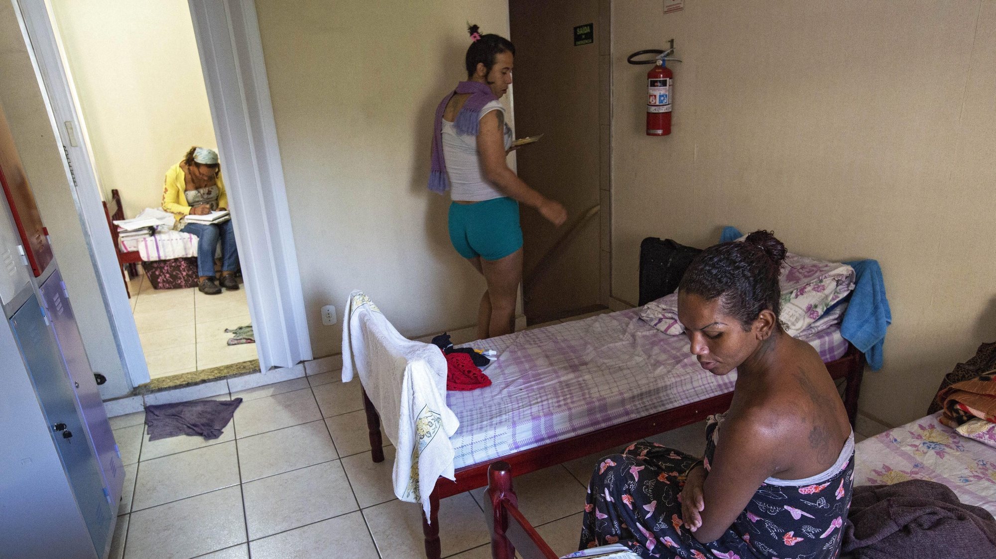 epa05375949 A picture made available on 18 June 2016 shows the transsexuals Janaina (L), Poliana (C) and Ingrid (R) in the &#039;Palace of the Princesses&#039;, a hostel in Sao Paulo, Brazil, 15 June 2016. The hostel for more than three decades has welcome transsexuals and transvestites who have contracted AIDS in a life stricken prostitution and violence.  EPA/SEBASTIAO MOREIRA