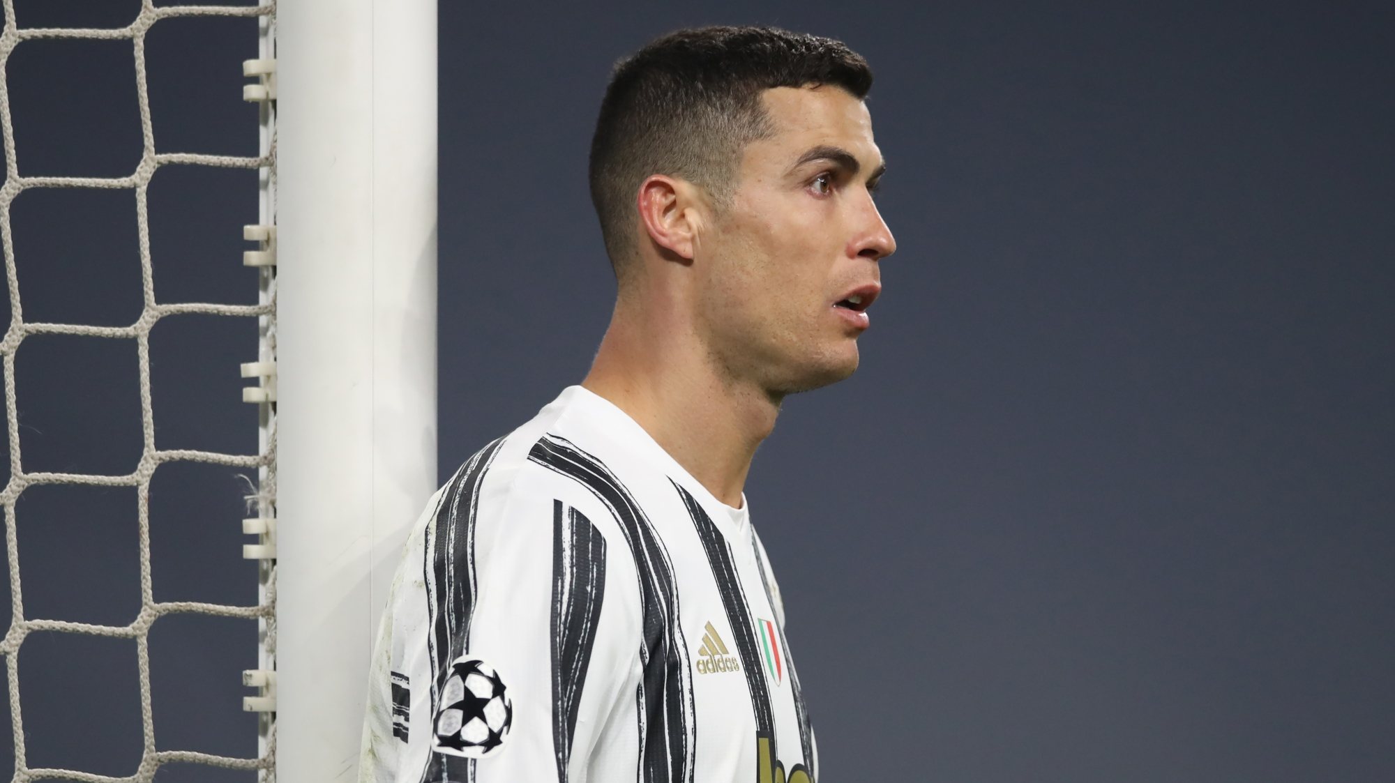 Cristiano Ronaldo tem sido a cara do insucesso europeu da Juventus numa altura em que lidera a tabela dos melhores marcadores da Serie A