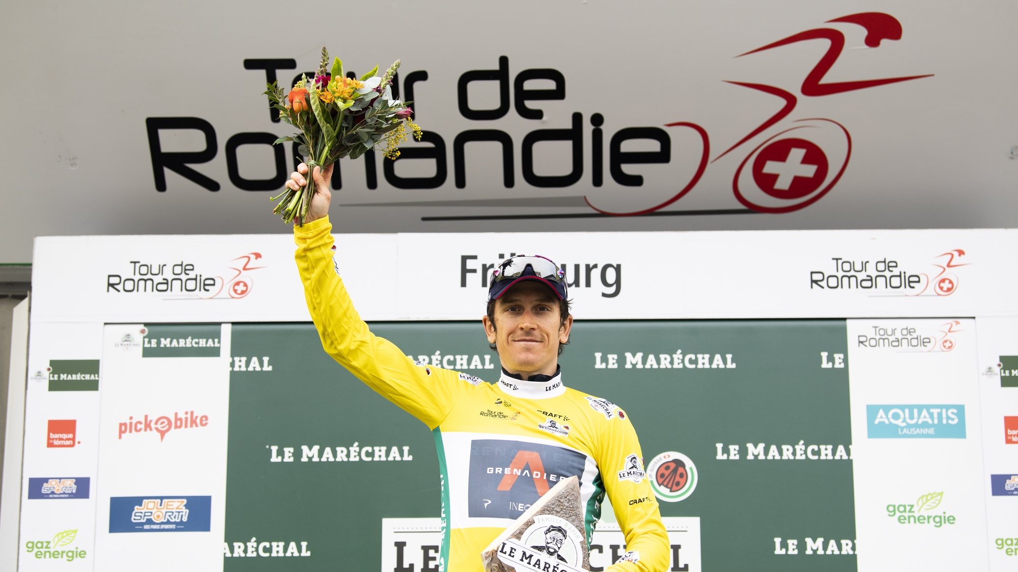 epa09173726 Britain&#039;s Geraint Thomas of team Ineos Grenadiers celebrates in his yellow jersey on the podium after winning the 74th Tour de Romandie cycling tour, Fribourg, Switzerland, 02 May 2021.  EPA/JEAN-CHRISTOPHE BOTT