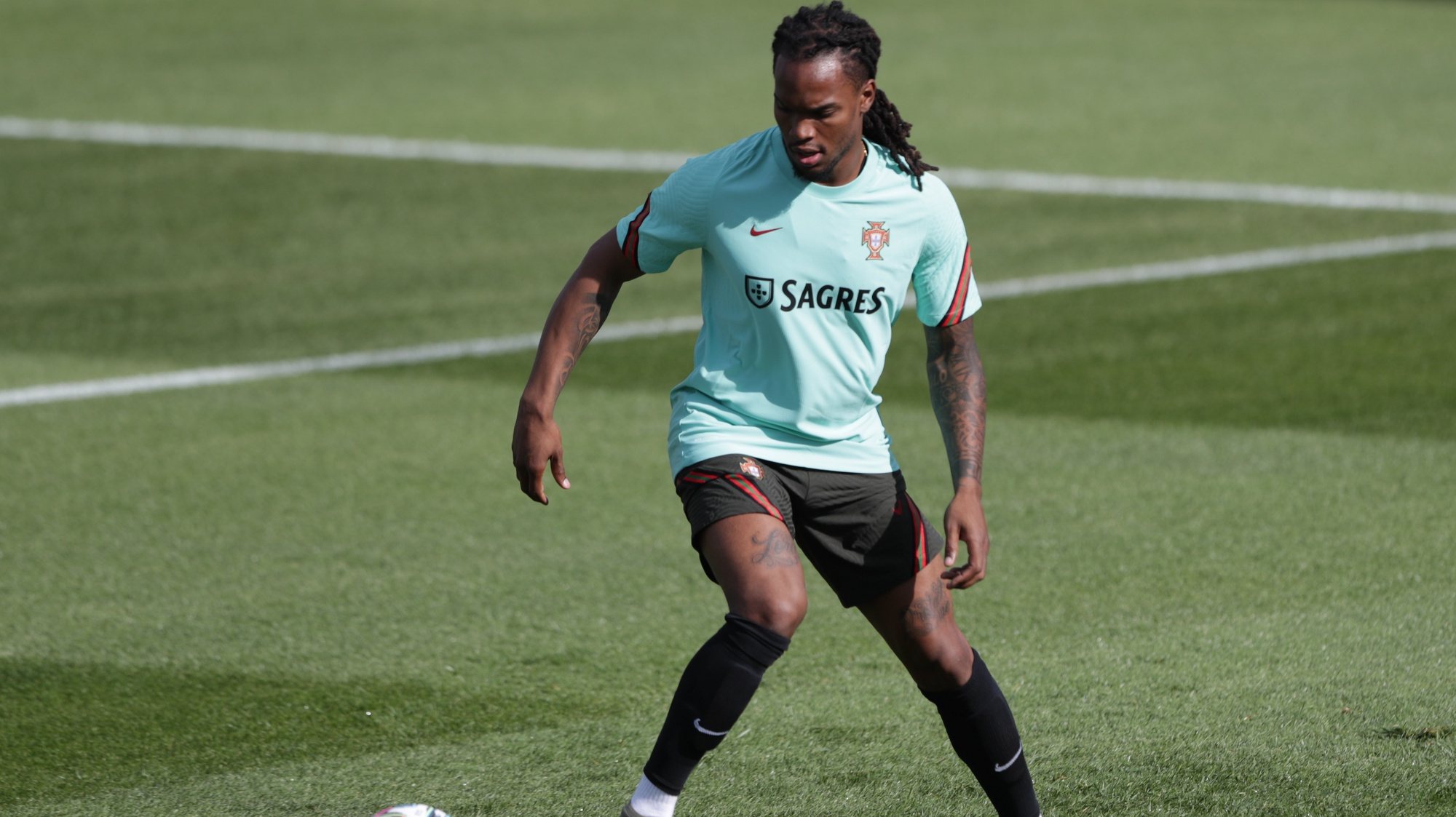 epa09231690 Portuguese soccer player Renato Sanches in action during a training session of the national soccer team in Oeiras, outskirts of Lisbon, Portugal, 27 May 2021.  EPA/TIAGO PETINGA
