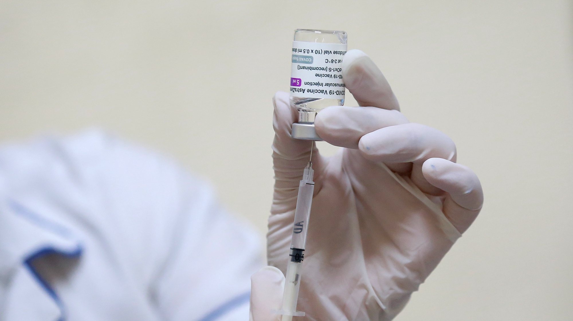 Duas doses das vacinas Pfizer ou AstraZeneca protegem mais de 90% contra hospitalizações em caso de infeção com a variante Delta