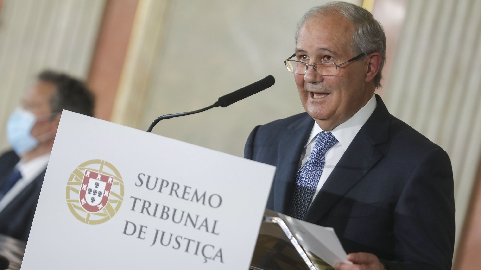 O presidente do Supremo Tribunal de Justiça (STJ), António Joaquim Piçarra, intervém durante a cerimónia de reinauguração das instalações do Supremo Tribunal de Justiça, em Lisboa, 13 de maio de 2021. MIGUEL A. LOPES/LUSA