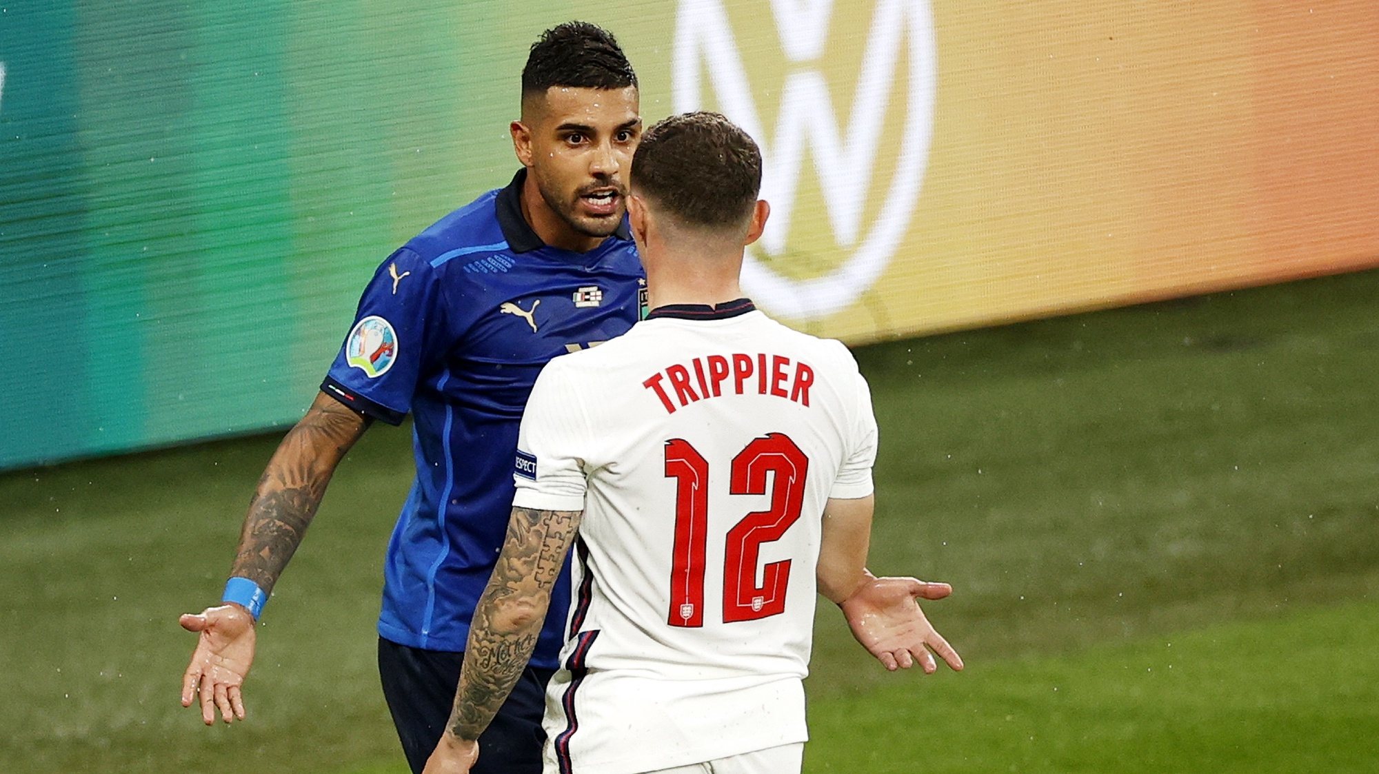 epa09338461 Emerson (L) of Italy talks to Kieran Trippier of England during the UEFA EURO 2020 final between Italy and England in London, Britain, 11 July 2021.  EPA/John Sibley / POOL (RESTRICTIONS: For editorial news reporting purposes only. Images must appear as still images and must not emulate match action video footage. Photographs published in online publications shall have an interval of at least 20 seconds between the posting.)