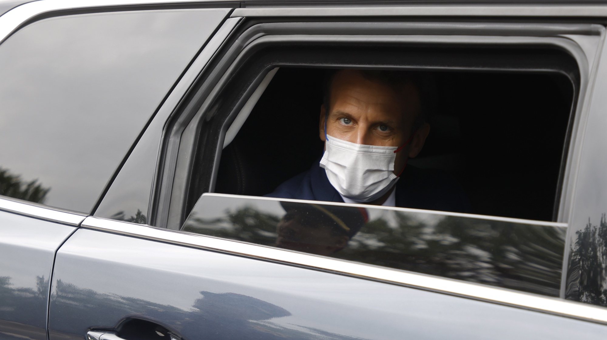 epa09344017 French President Emmanuel Macron leaves by car at the end of the annual Bastille Day military parade on the Champs-Elysees avenue in Paris, France, 14 July 2021.  EPA/LUDOVIC MARIN / POOL  MAXPPP OUT