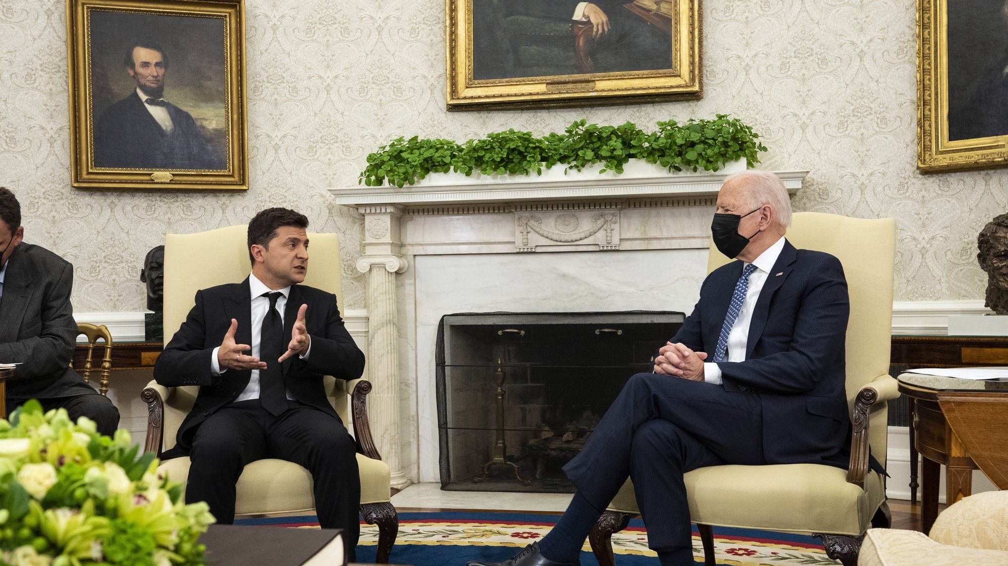 epa09441361 US President Joe Biden (R) listens as he meets with President of Ukraine Volodymyr Zelenskyy (L) in the Oval Office, in the White House, Washington, DC, USA, 01 September 2021.  EPA/Doug Mills / POOL