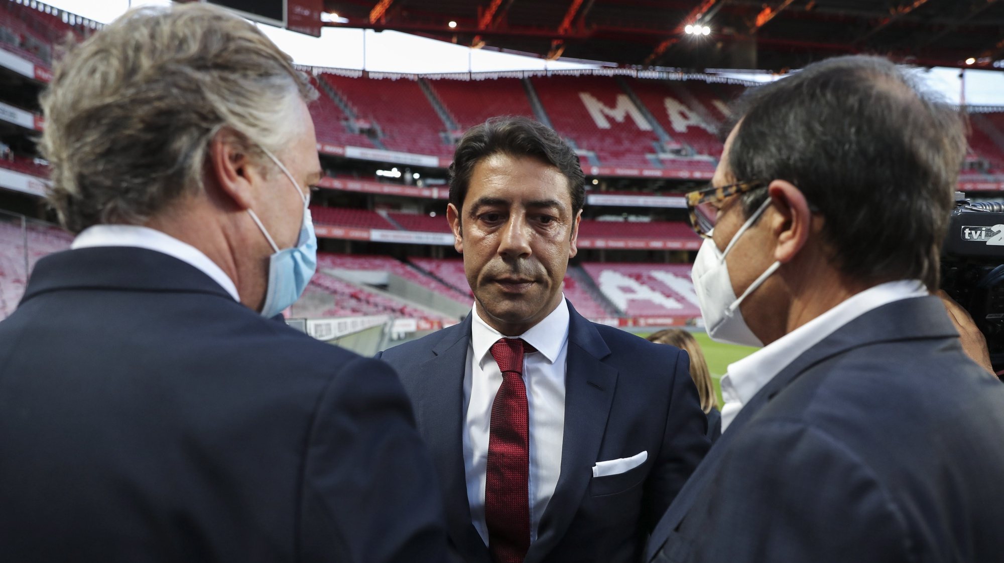epa09334697 Former Portuguese player Rui Costa (C) is greeted by club officials after being appointed new president of Portuguese soccer club Benfica in Lisbon, Portugal. 09 July 2021. Rui Costa replaced Luis Filipe Vieira, who suspended his duties after he was detained as part of an investigation into alleged tax fraud and money laundering.  EPA/MIGUEL A. LOPES