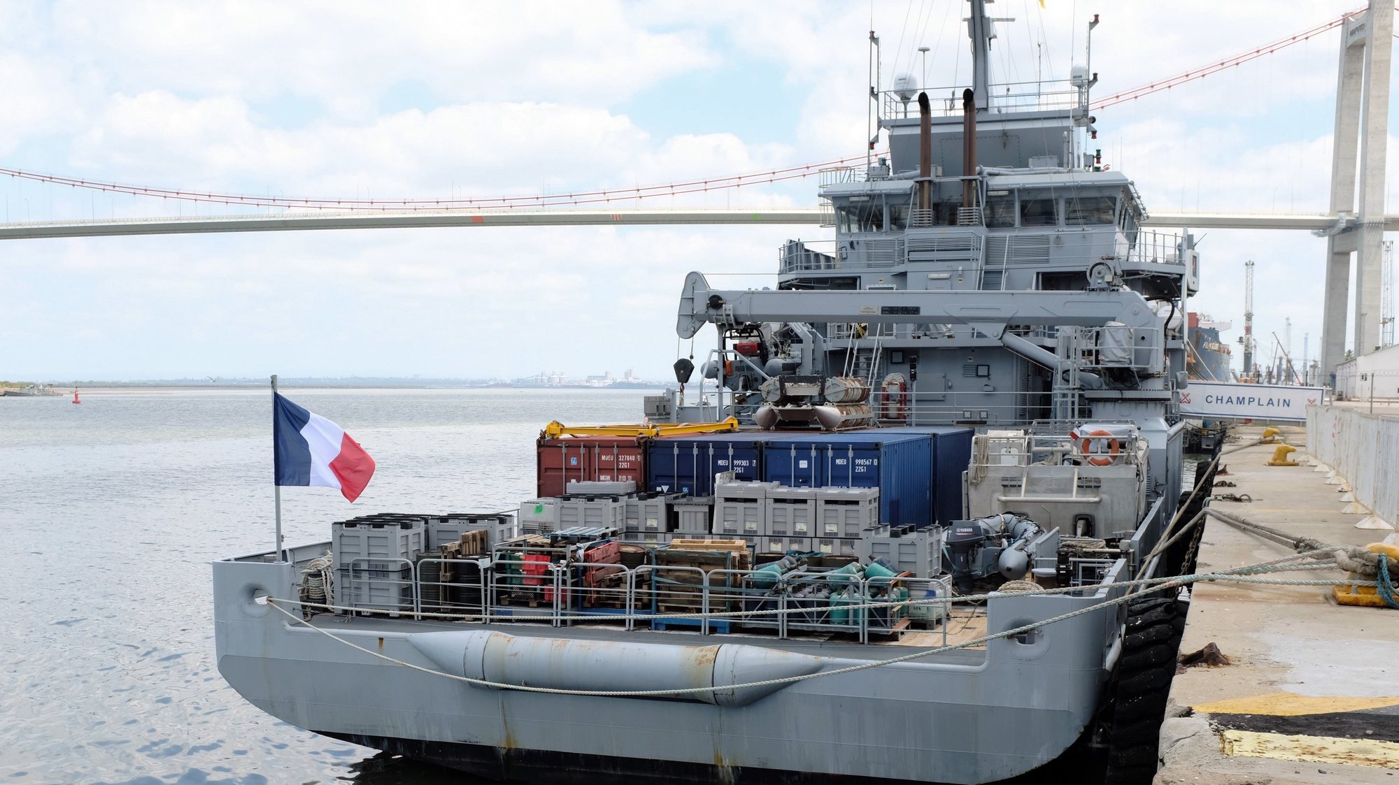 O navio militar francês Champlain, atracado no porto de Maputo, 22 de fevereiro de 2020. ANTÓNIO SILVA/LUSA