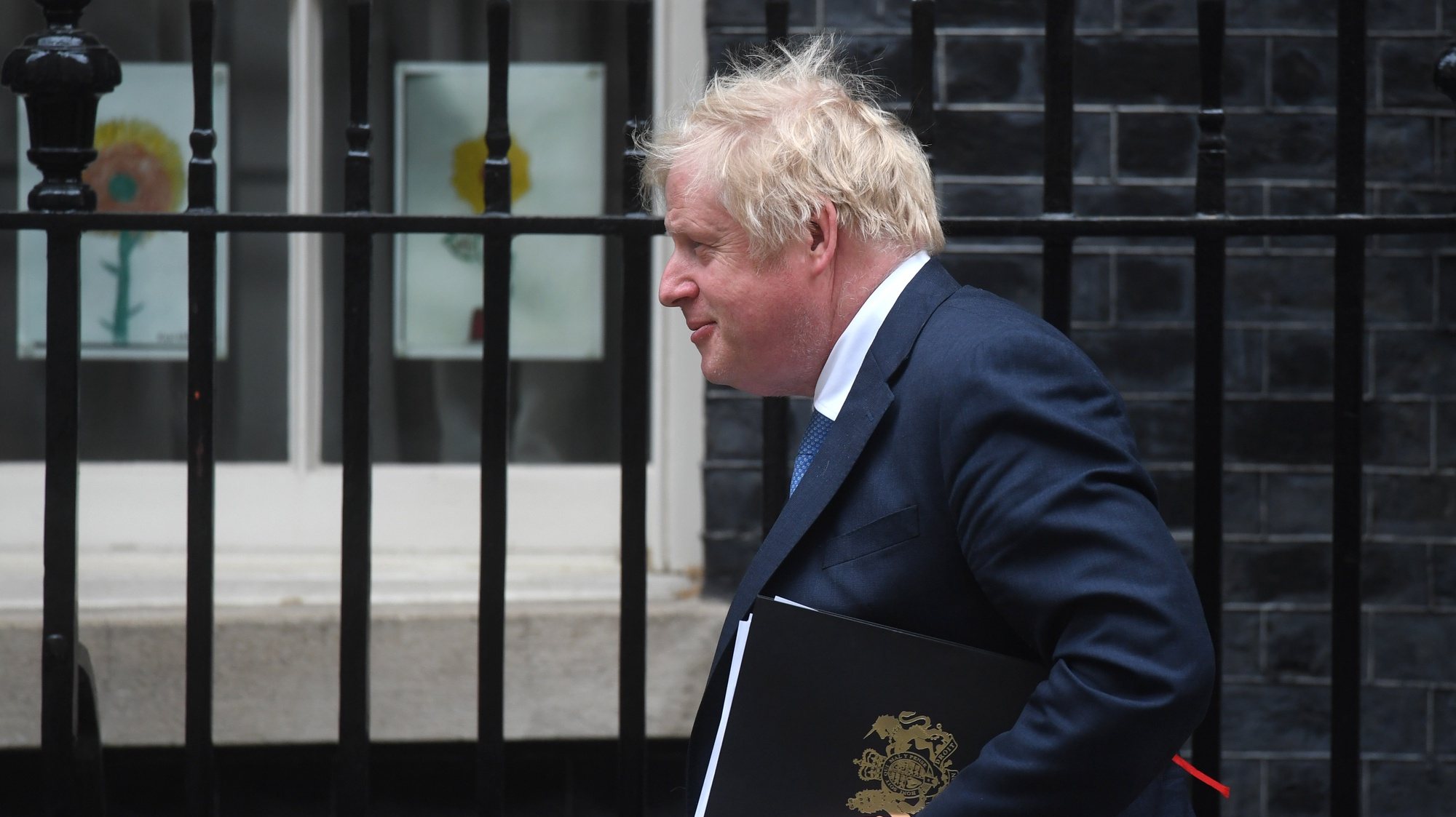 epa09897380 Britain&#039;s Prime Minister Boris Johnson departs 10 Downing Street to make a statement before Parliamant in London in Britain, 19 April 2022. Prime Minister Boris Johnson is due to make a statement to MPs, on 19 April, about his fine for breaking lockdown rules.  EPA/NEIL HALL