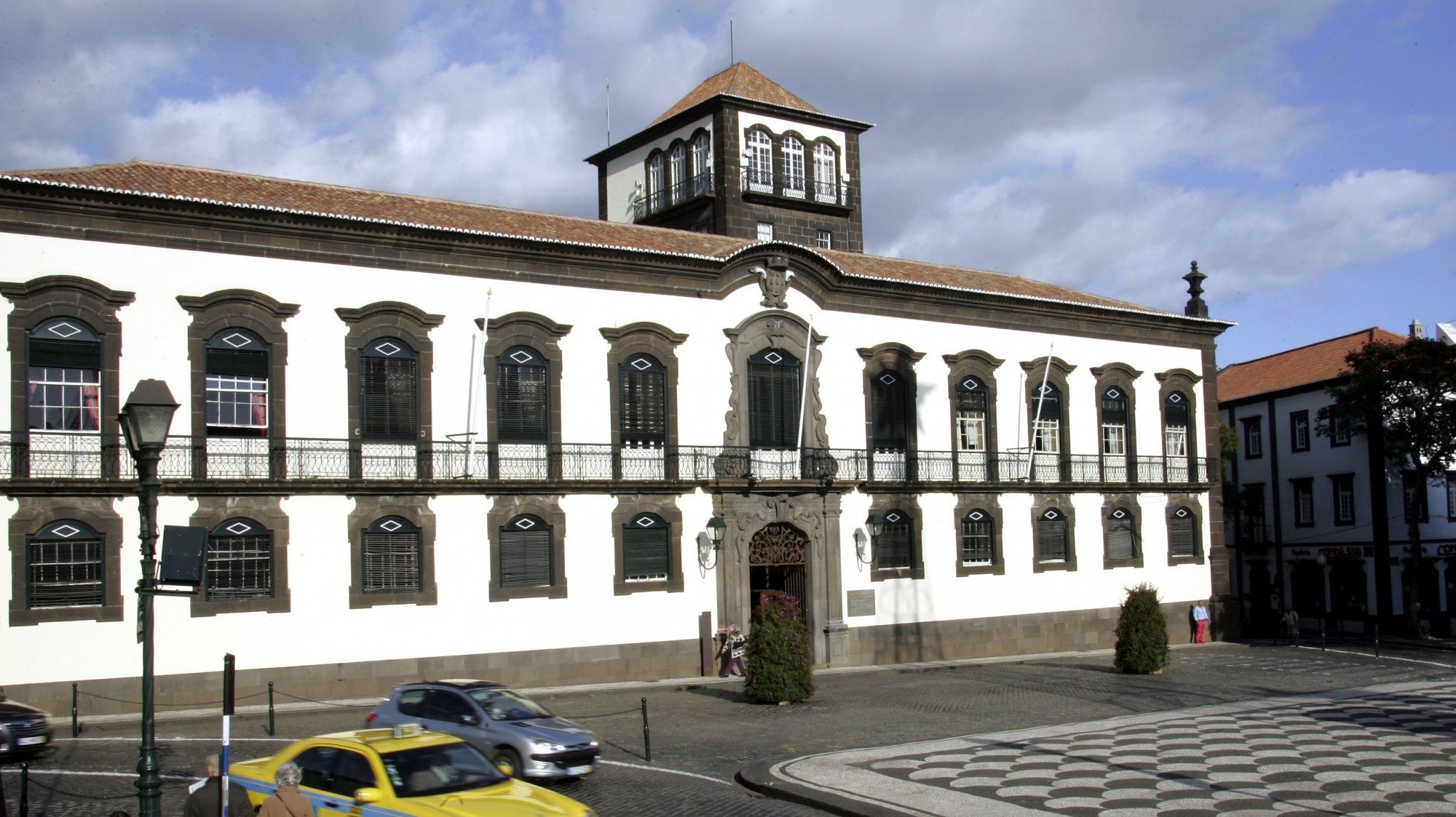 O município recorda o percurso do antigo autarca, um militante do PPD/PSD que foi presidente da Câmara do Funchal (1974-1983)