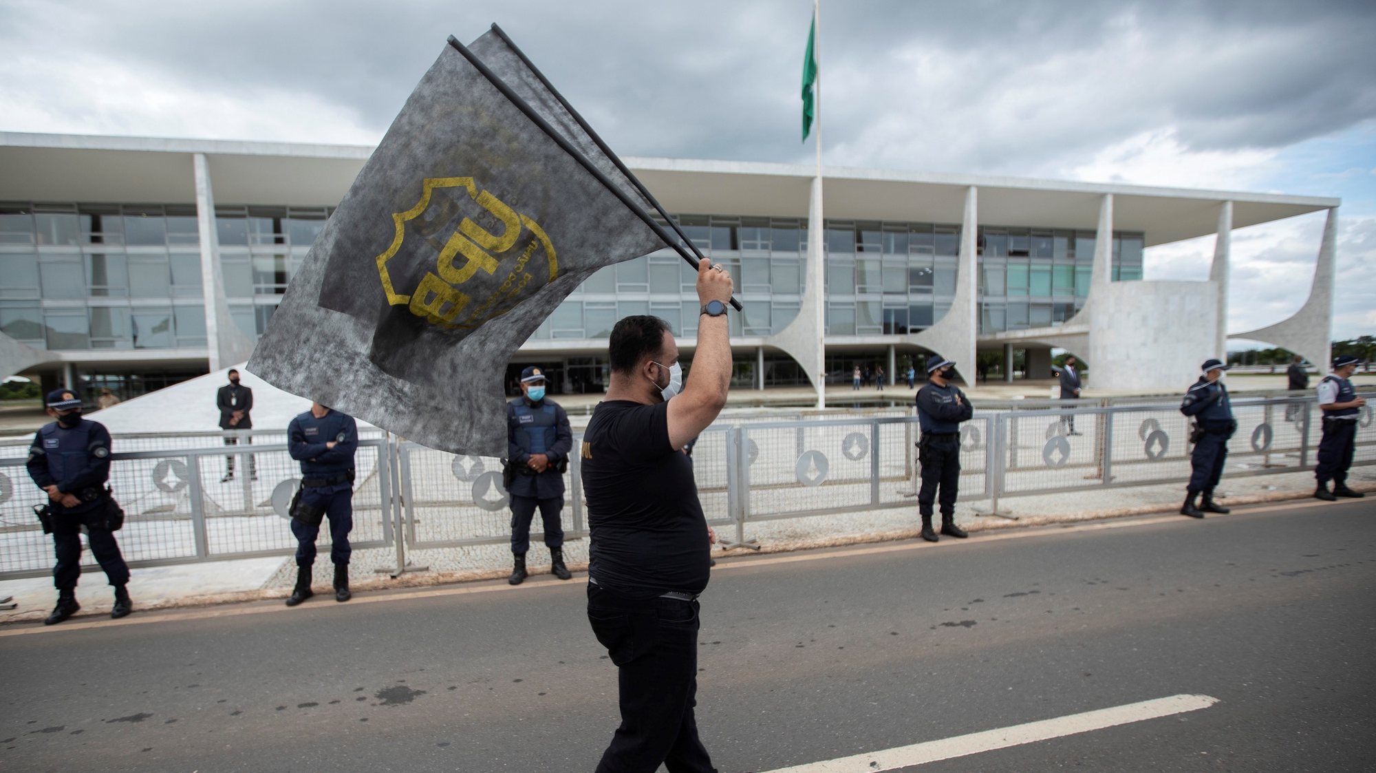 epa09080674 Police officers guard the Planalto Palace as a preventive measure for the day of demonstrations by groups of police against the government of the President of Brazil, in Brasilia, Brazil, 17 March 2021.  EPA/Joedson Alves