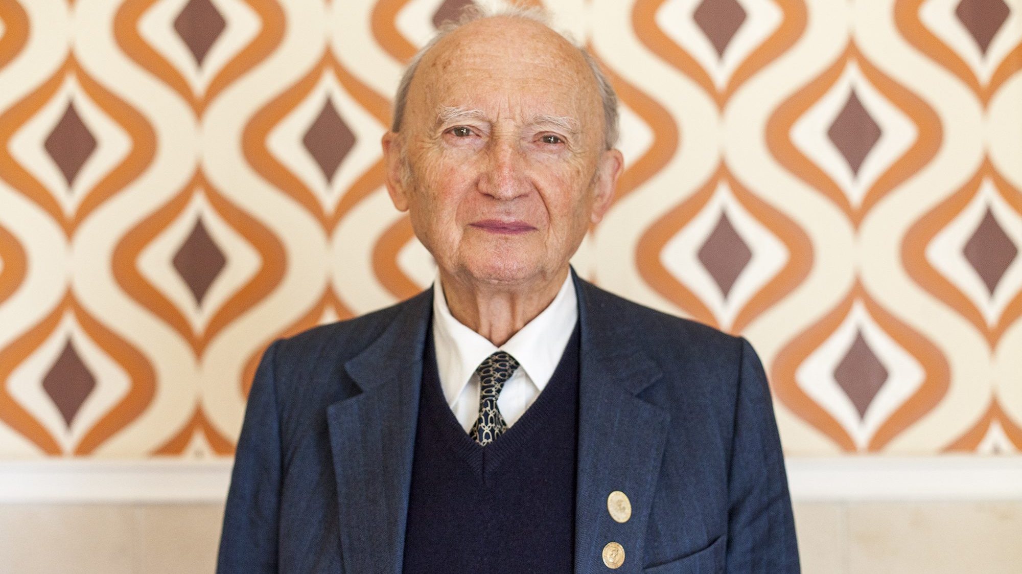 Gentil Martins, de 90 anos, voluntariou-se voltar a trabalhar