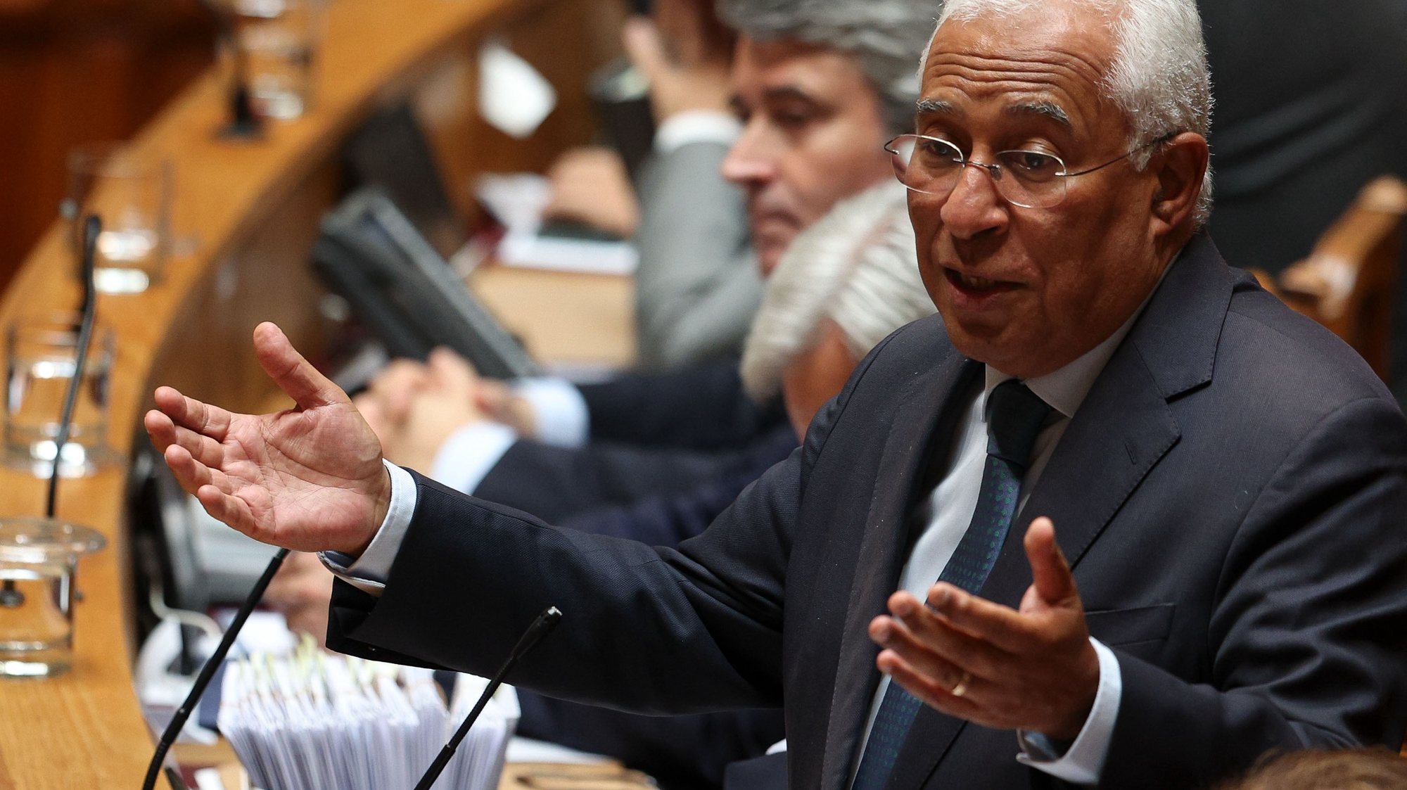 O primeiro-ministro, António Costa, intervém no debate mensal na Assembleia da República, em Lisboa, 24 de maio de 2023. TIAGO PETINGA/LUSA