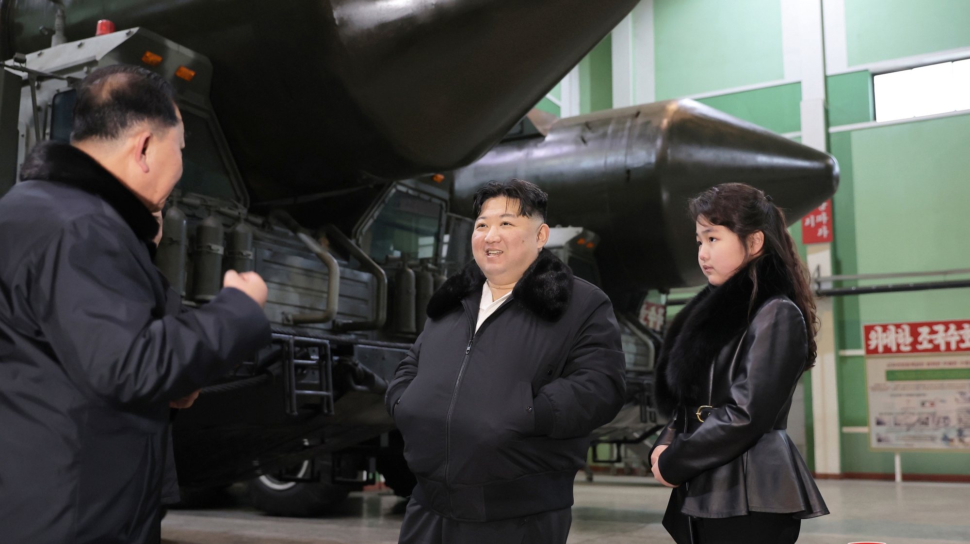 O líder norte-coreano também transmitiu aos trabalhadores que chegou o momento de “definir a República da Coreia”