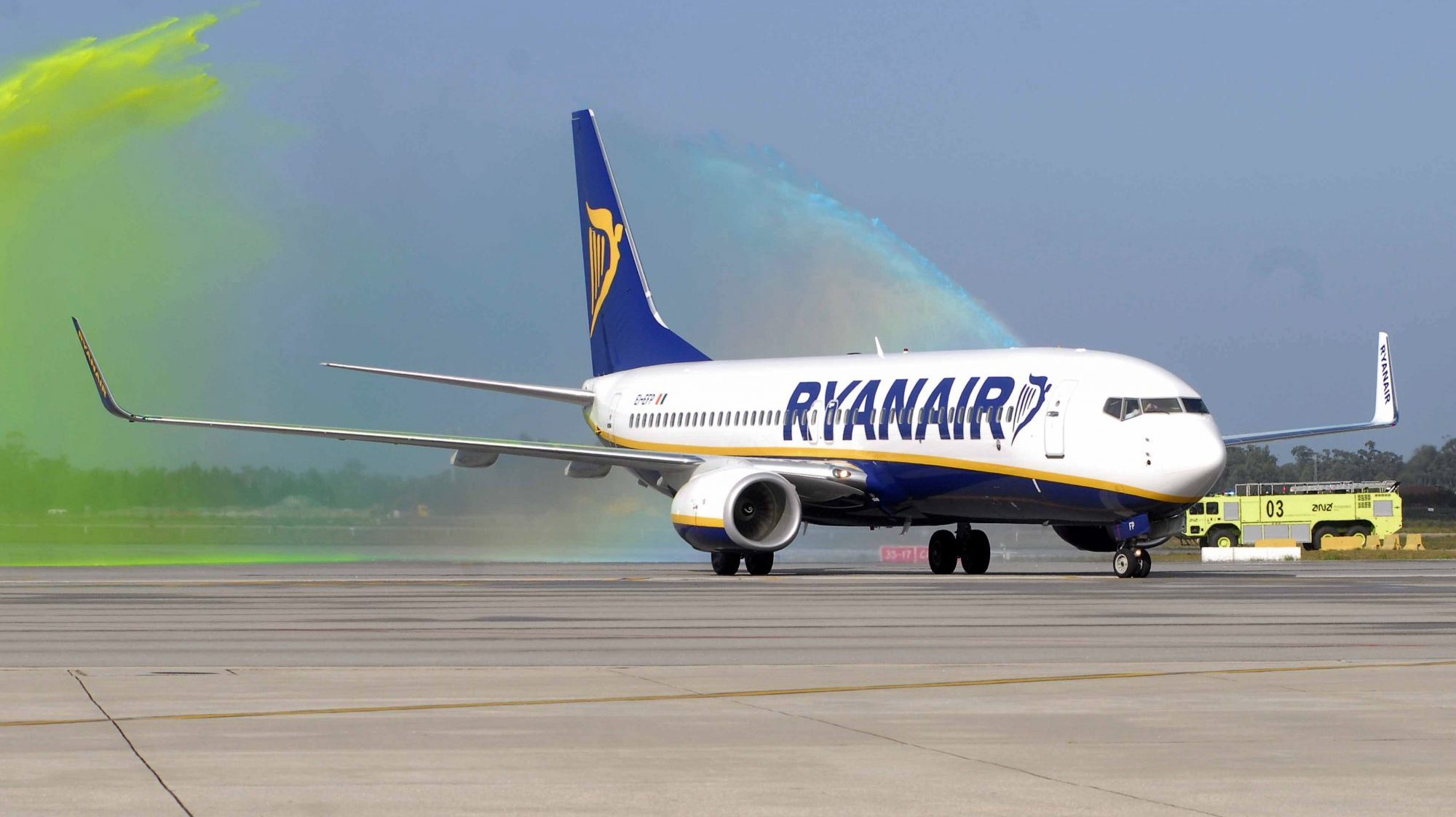Ryanair apoia 10.000 empregos indiretos, criando empregos locais e contribuindo com mais de 138 milhões de euros em impostos