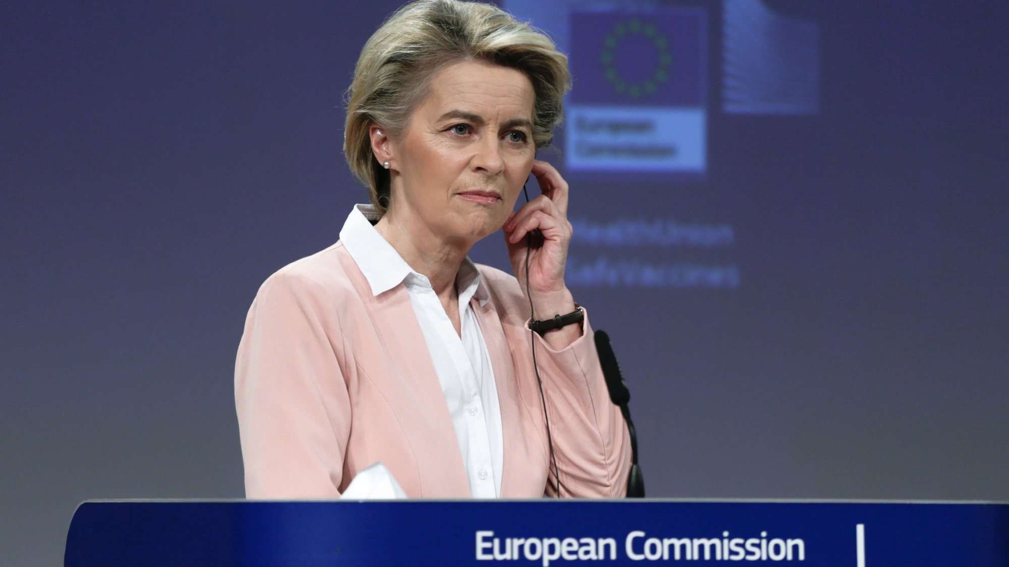 epa09018475 European Commission President Ursula von der Leyen gives a press conference on the HERA Incubator to anticipate the threat of the coronavirus variants at the European Commission Headquarters in Brussels, Belgium, 17 February 2021.  EPA/ARIS OIKONOMOU / POOL