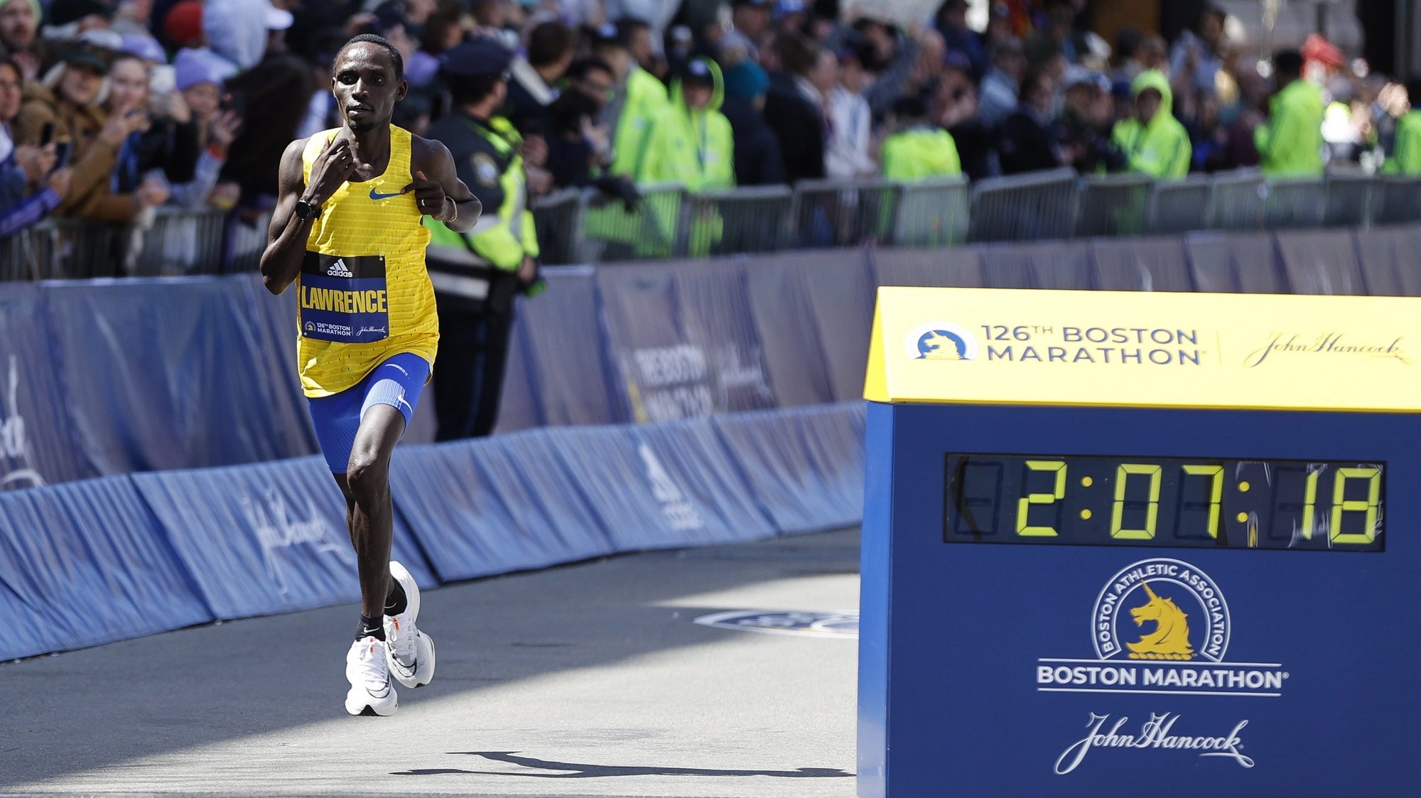 epa09896092 Lawrence Cherono of Kenya crosses the finish line to place second in the Men’s Division of the 126th Boston Marathon, in Boston, Massachusetts, USA, 18 April 2022. This is the first time since the beginning of the pandemic that the Boston Marathon, the worlds oldest annual marathon, was held on the traditional date in April.  EPA/CJ GUNTHER