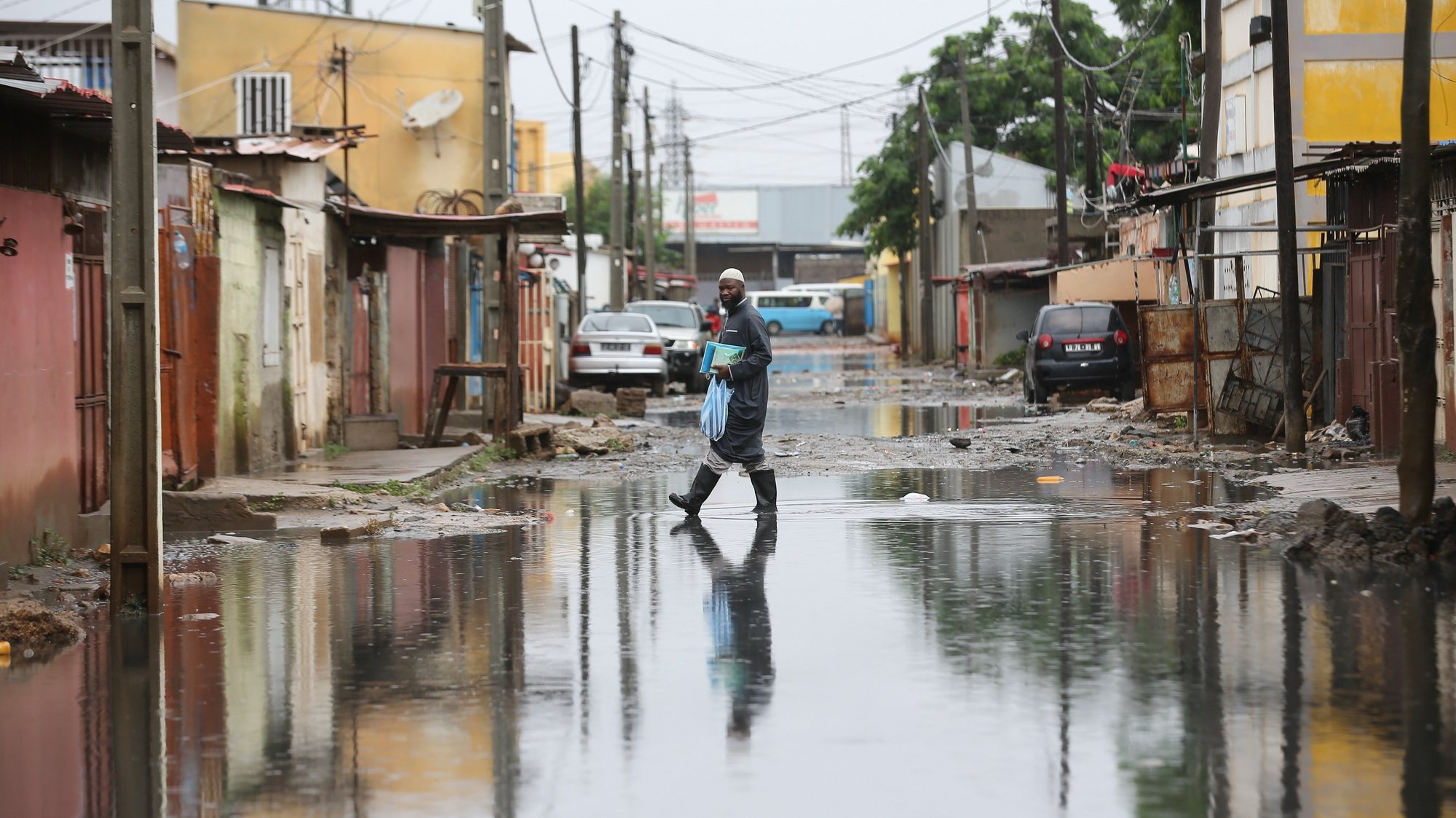 Flooded street in the Sambizanga neighborhood following the heavy rains that fell yesterday that caused the death to 14 people and flooded more than 16 000 houses, Luanda, Angola, 20th April 2021.  AMPE ROGERIO/LUSA