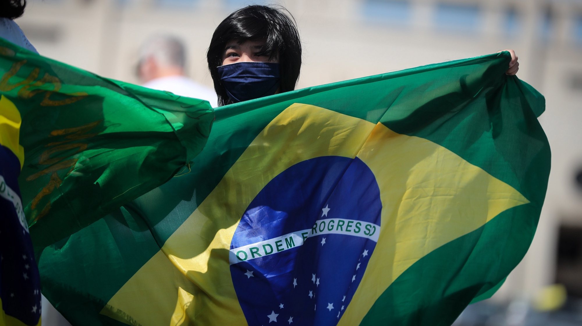 epa08651265 A person waves a Brazil&#039;s flag during a rally to shows the support to Java Lato operation in Sao Paulo, Brazil, 06 September 2020. Lava Jato, also known as Operation Car Wash, is a criminal investigation that uncovered a vast corruption scheme in the Brazilian state-owned Petrobras and led important politicians and businessmen from Brazil and Latin America to prison.  EPA/FERNANDO BIZERRA