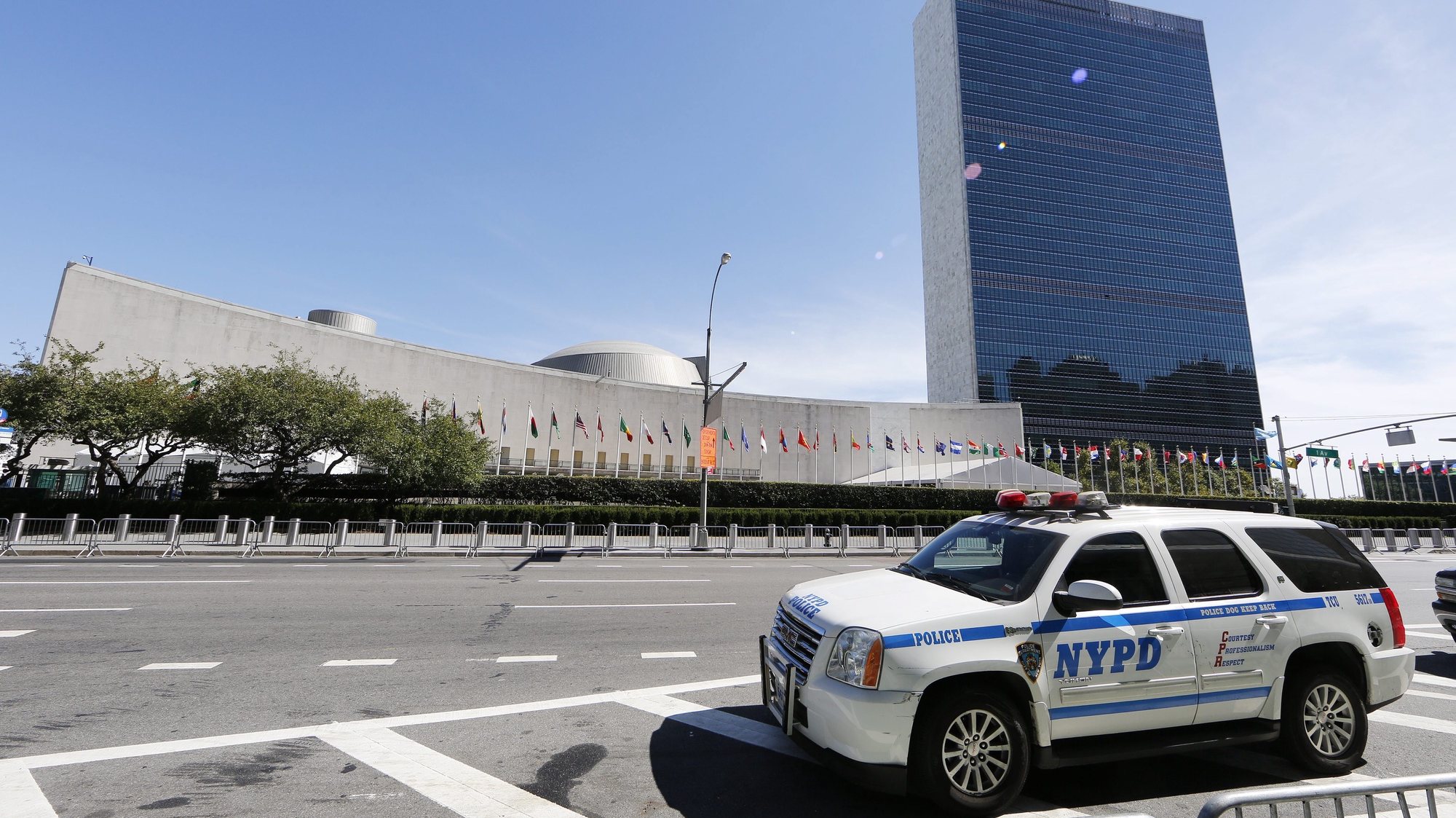 epa04947508 An NYPD vehicle sits in front of the United Nations General Assembly building (L) and the United Nations Secretariat Building (R) on a closed First Avenue outside United Nations Headquarters in New York City, New York, USA, 24 September 2015. Pope Francis will address the UN General Assembly 25 September and the UN Development Summit and General Assembly will take place from 25 September through 03 October with more than 150 heads of state in attendance.  EPA/MATT CAMPBELL
