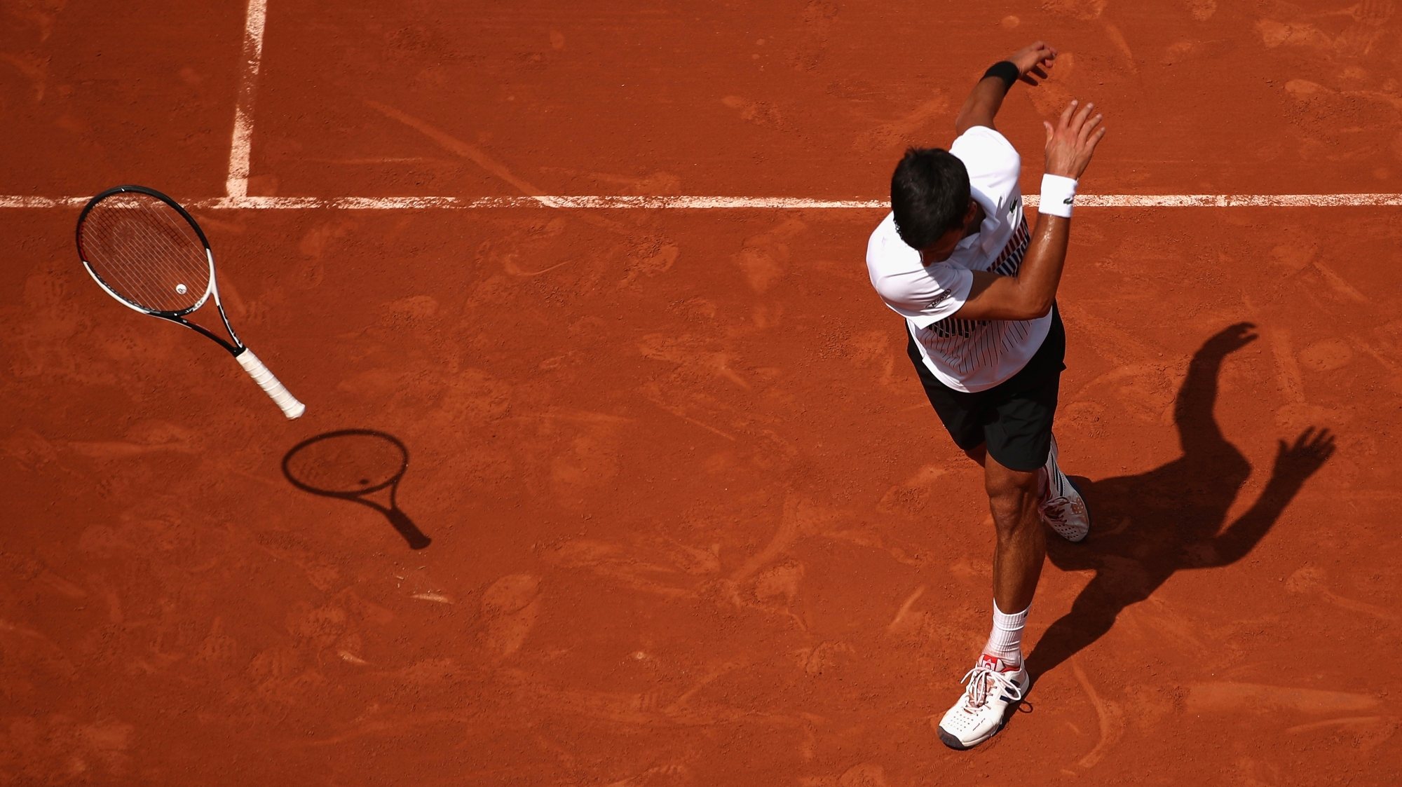 Novak Djokovic continua a ter uma batalha fora dos courts para poder defender o título no Open da Austrália