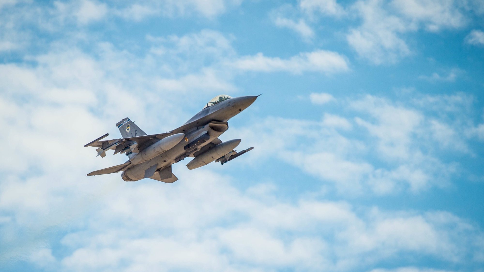 epa06186960 A handout photo made available by the 56 Fighter Wing Public Affairs Office of the US Air Force shows an F-16 Fighting Falcon flying over the flightline at Luke Air Force Base, in Arizona, USA, 21 August 2017. According to media reports on 05 September 2017, an F-16 Fighting Falcon, piloted by an Arizona National Guard pilot, crashed in the Arizona desert around 20 miles (32 km) northwest of the city of Safford. The jet was a part of the 162nd Wing of the Arizona Air National Guard. The pilot of the F-16 died in the crash and their identity has not been released. There were no other reports of injuries or fatalities.  EPA/STAFF SGT. JENSEN STIDHAM / US AIR FORCE / HANDOUT  HANDOUT EDITORIAL USE ONLY/NO SALES
