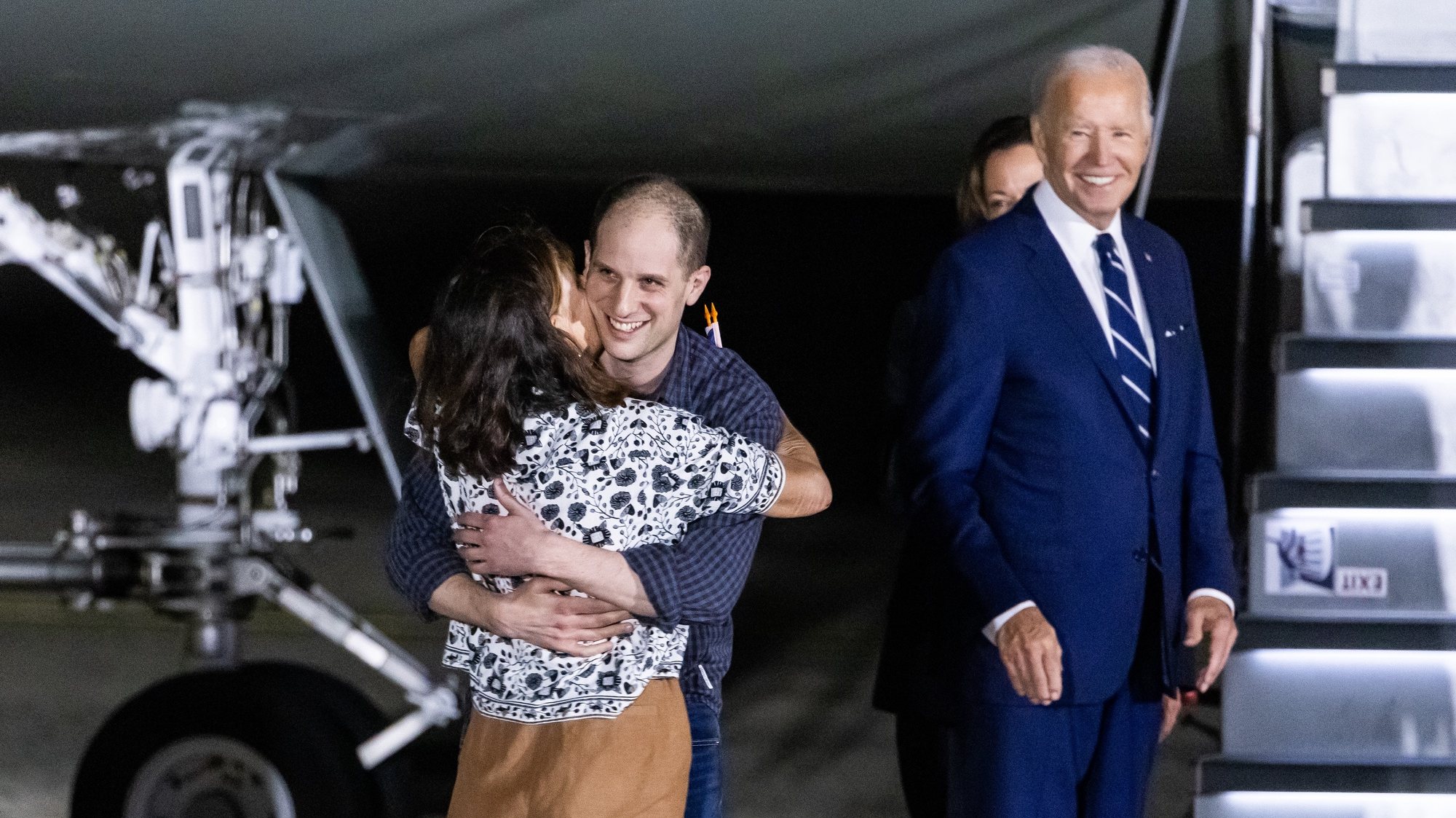 epaselect epa11517495 Wall Street Journal reporter Evan Gershkovich hugs his mother, Ella Milman, after his arrival in the US following a 26-person prisoner swap between Russia, the US and five other countries, at Andrews Air Base, Maryland, USA, 01 August 2024. US President Joe Biden and Vice President Kamala Harris were there to greet the former prisoners. The exchange includes at least two dozen people, and is the biggest prisoner swap between Russia and the West since the Cold War.  EPA/JIM LO SCALZO