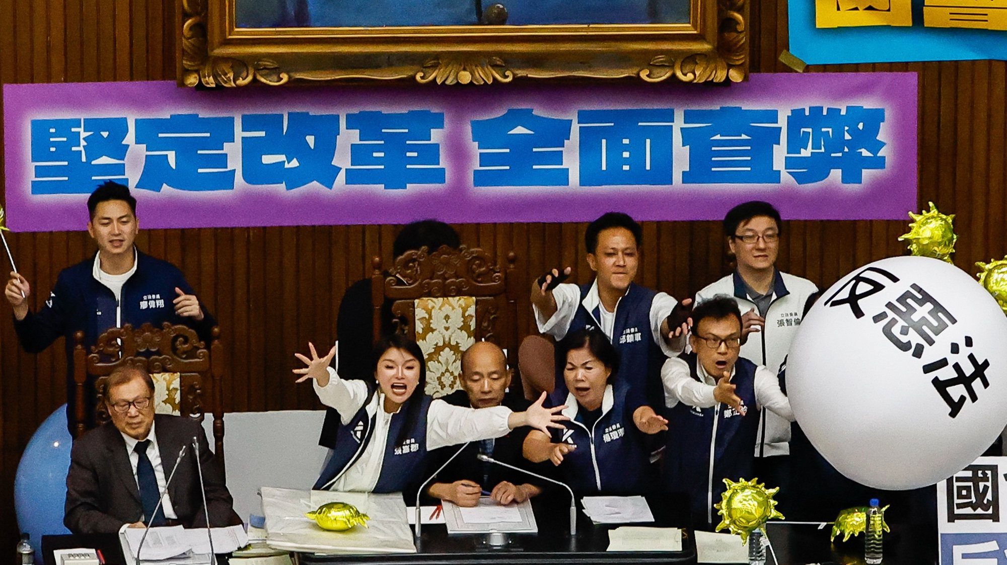 epaselect epa11374729 Taiwanese lawmakers from the Democratic Progressive Party throw inflatable balloons with words reading &#039;anti evil laws&#039; at the Parliament President Han Kuo-yu, at the chamber inside the Legislative Yuan, in Taipei, Taiwan, 28 May 2024. The disputes come as the parliament undergoes the third reading of several bills proposed by opposition parties that will empower lawmakers with increased powers to oversee the administration, making it one of the biggest political challenges for the newly swarm in president Lai Ching-te (William Lai) as the island democracy faces rising tensions with China.  EPA/DANIEL CENG