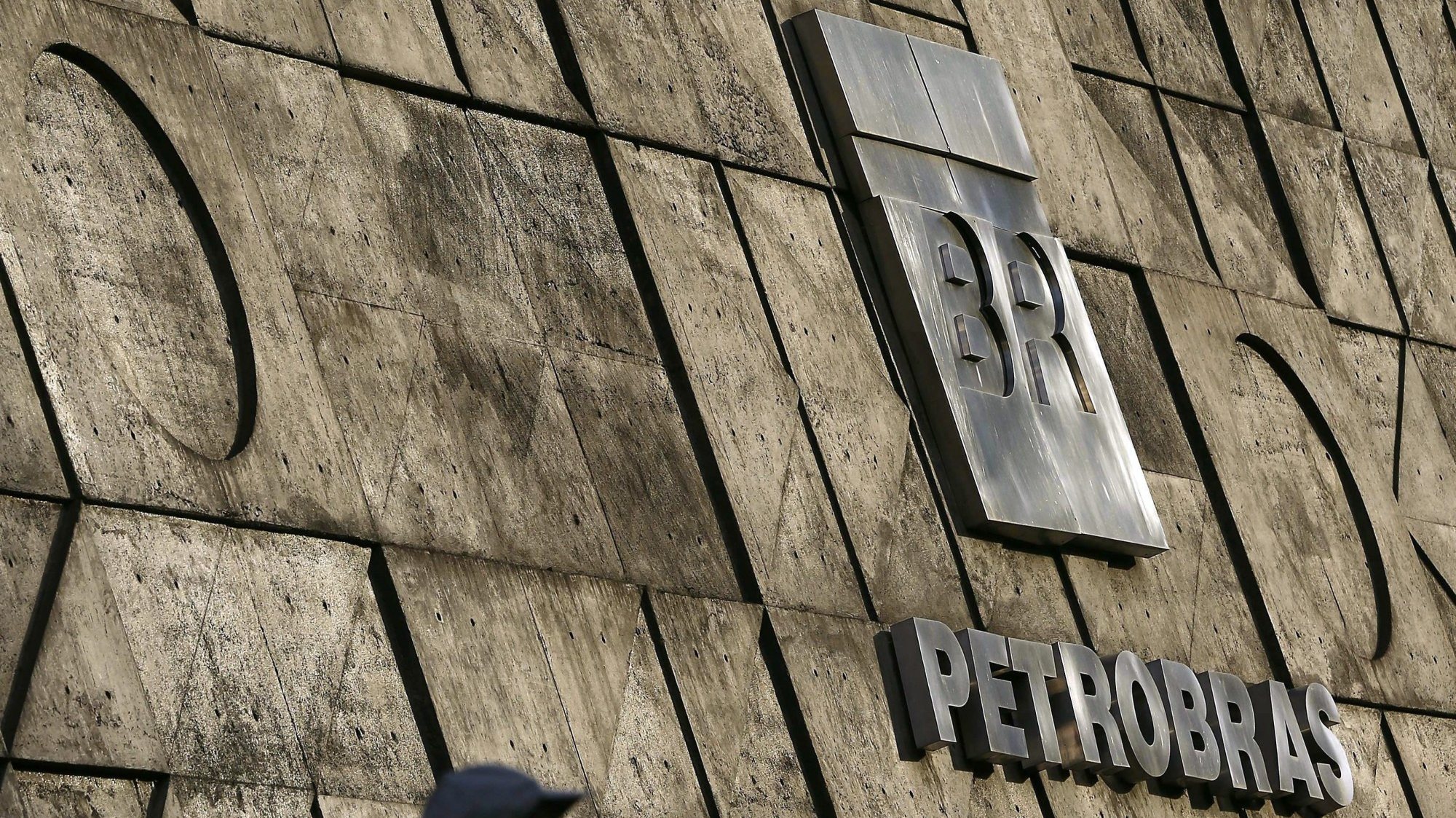 Petrolífera estatal brasileira vê-se a braços com uma grave crise financeira