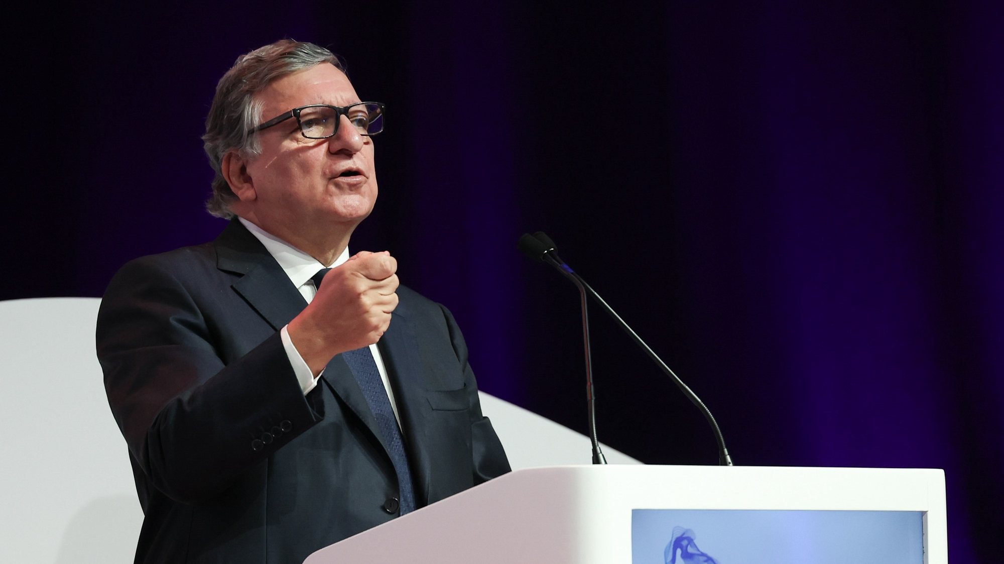 O antigo presidente da Comissão Europeia, ex- primeiro-ministro e atual presidente do Forum Euro Africa, José Manuel Durão Barroso, intervém durante a 7.ª edição do EurAfrican Forum que decorre em Cascais,15 de julho de 2024. ANTÓNIO COTRIM/LUSA