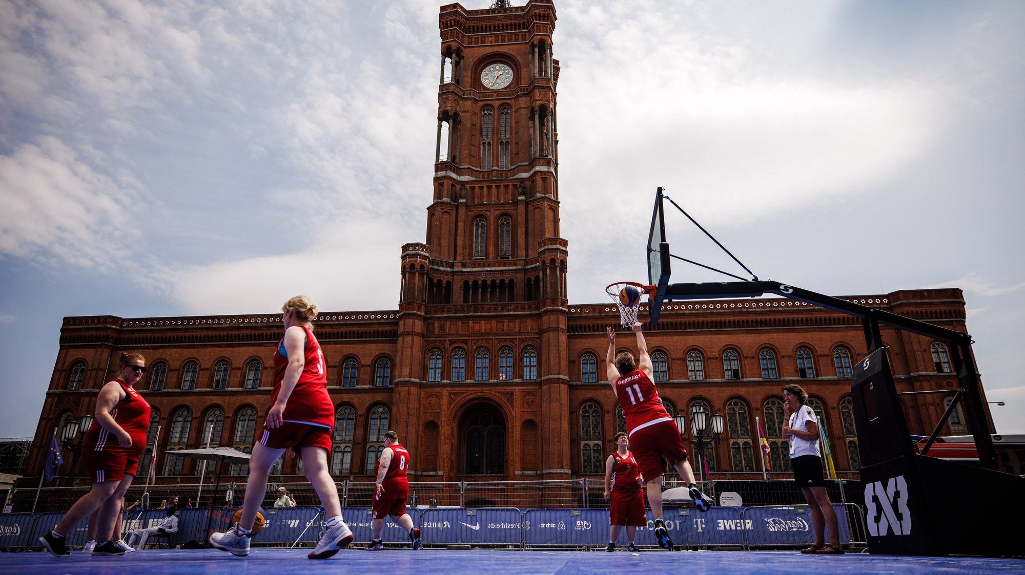 epa10705859 Players of Germany warm up in front of the Berlin Red Town Hall &#039;Rotes Rathaus&#039; prior to the match against Cote D’Ivoire at the Women&#039;s Team Competition Basketball 3x3 during the Special Olympics World Games in Berlin, Germany, 22 June 2023. Athletes with intellectual disabilities compete in the Special Olympics from 17 to 25 June 2023 in Berlin.  EPA/CLEMENS BILAN