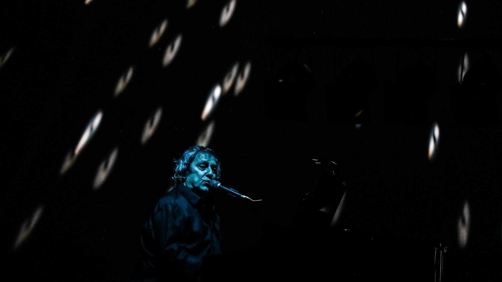 Jorge Palma durante o concerto de encerramento da digressão &quot;Expresso do Outono&quot;, no Centro de Artes e Espetáculos da Figueira da Foz, 15 de dezembroo de 2019. (ACOMPANHA TEXTO).  PAULO NOVAIS/LUSA