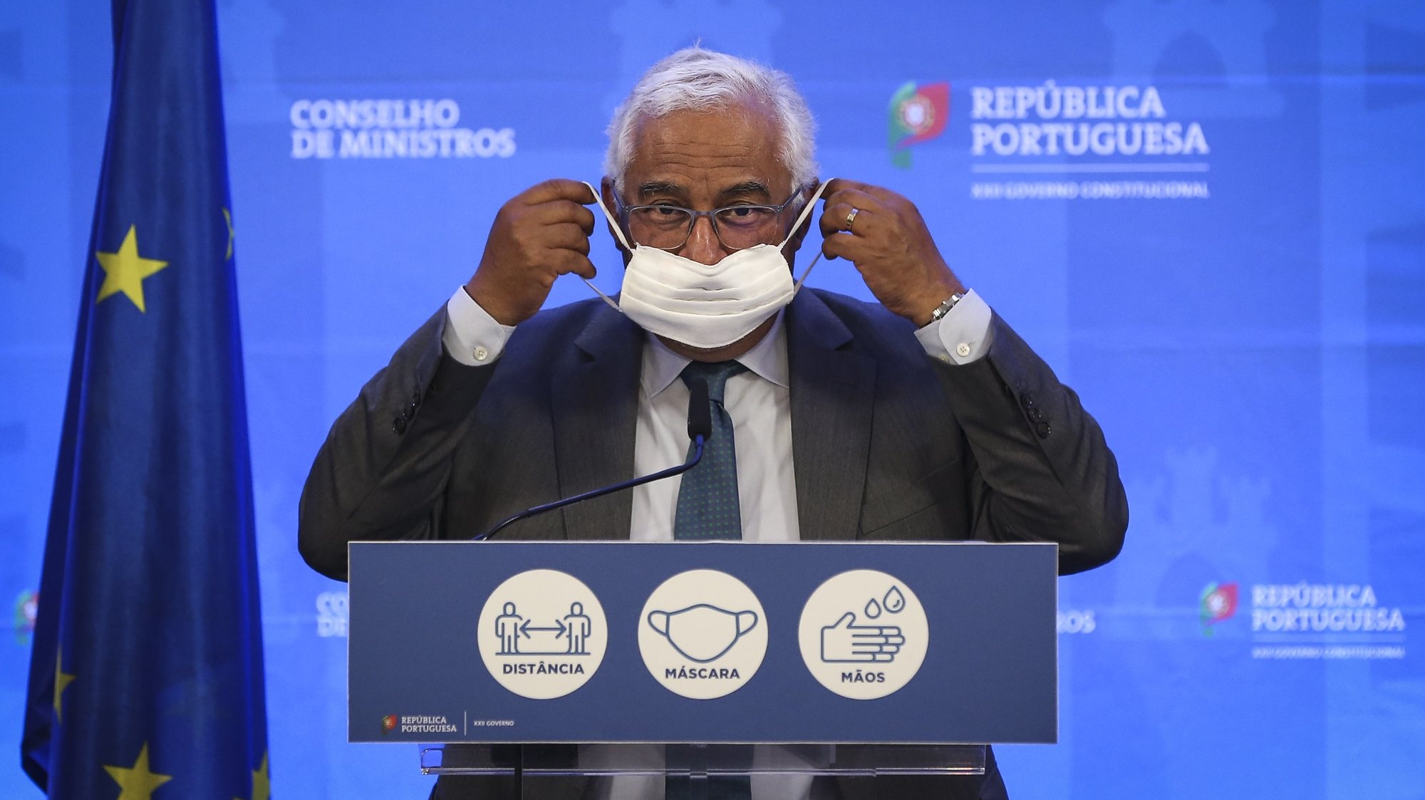 O primeiro ministro António Costa, durante a conferência de imprensa para a apresentação das medidas no âmbito da estratégia de desconfinamento, em Lisboa, 29 de abril de 2021. RODRIGO ANTUNES/LUSA