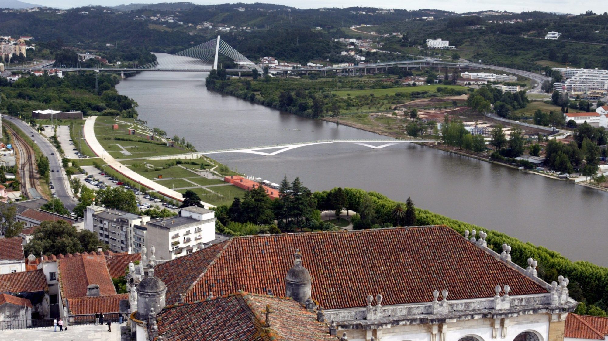Com a população mais ativa, Coimbra torna-se numa cidade &quot;que se eleva em patamar mais elevado e ganha outra qualidade de vida democrática&quot;