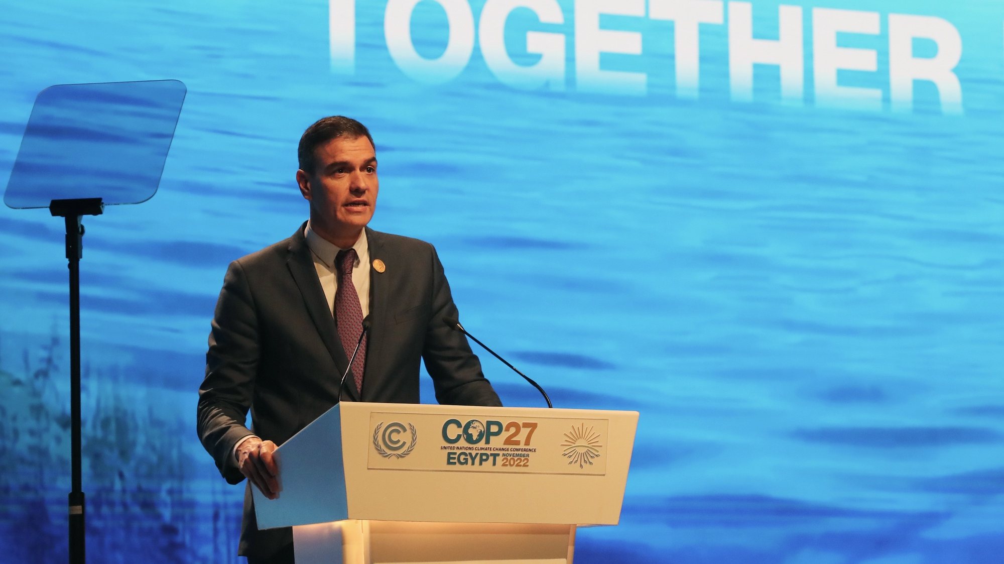 epa10292604 Spain&#039;s Prime Minister Pedro Sanchez speaks during the 2022 United Nations Climate Change Conference (COP27),  in Sharm El-Sheikh, Egypt, 07 November 2022. The 2022 United Nations Climate Change Conference (COP27), runs from 06-18 November, and is expected to host one of the largest number of participants in the annual global climate conference as over 40,000 estimated attendees, including heads of states and governments, civil society, media and other relevant stakeholders will attend. The events will include a Climate Implementation Summit, thematic days, flagship initiatives, and Green Zone activities engaging with climate and other global challenges.  EPA/KHALED ELFIQI