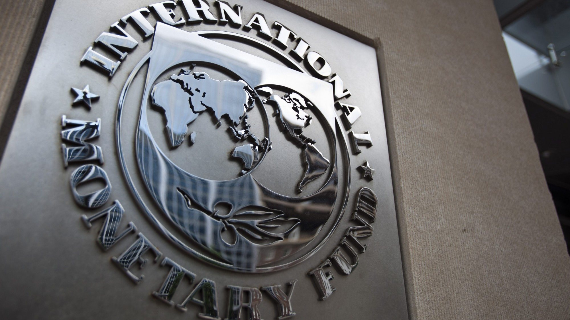 FMI alerta para as autoridades assumirem o compromisso de preservar a sustentabilidade da dívida