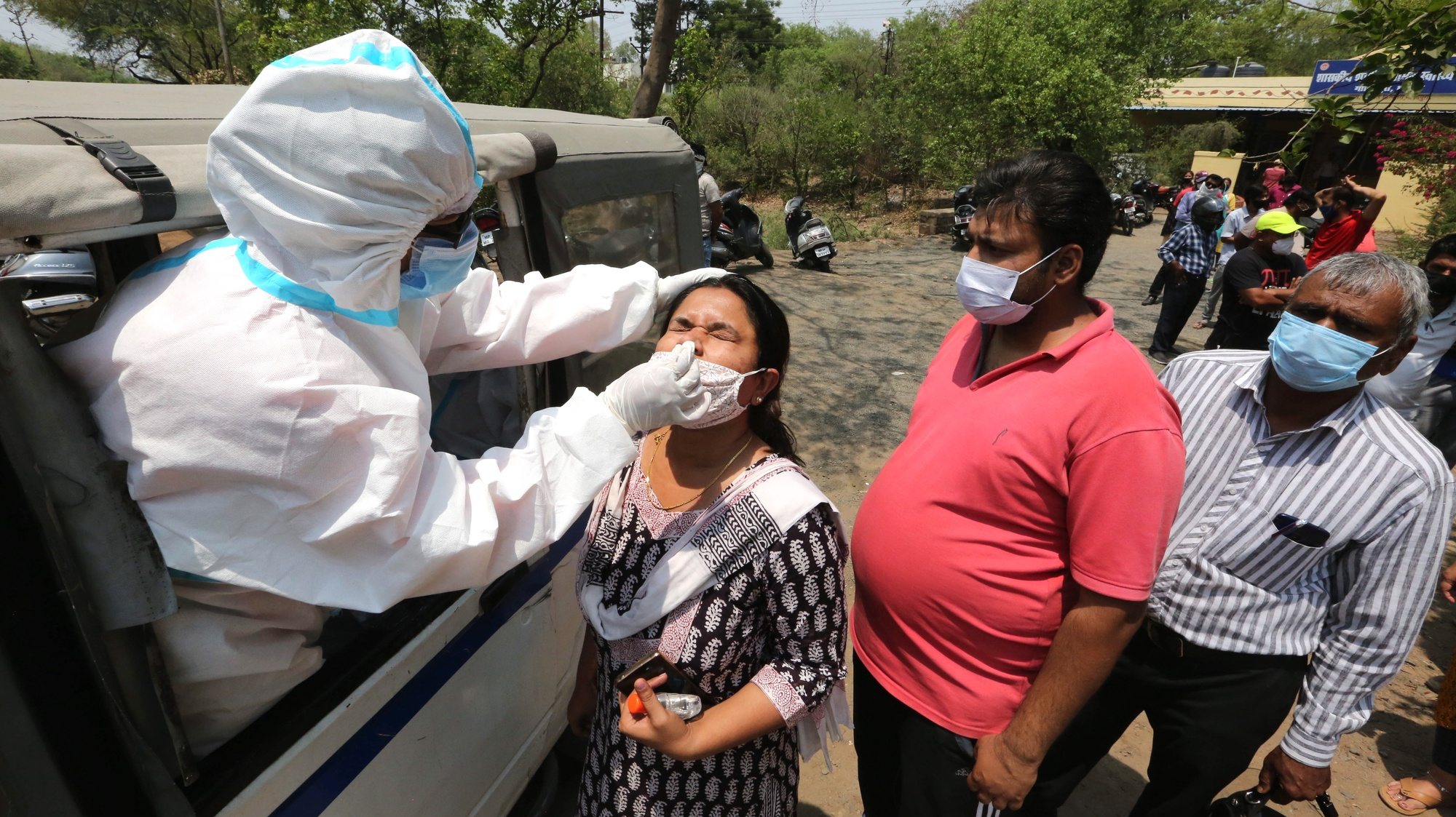 epa09126300 A woman undergos a Sars-Cov-2 swab test at a roadside in Bhopal, India, 10 April 2021. India officially recorded nearly 1,45,000 Covid-19 cases in the last 24 hours, the highest number of new daily coronavirus infections in the country since the start of the pandemic. India is seeing a second wave of the virus which has led several states including Maharashtra, Madhya Pradesh and  New Delhi, to impose new restrictions.  EPA/SANJEEV GUPTA