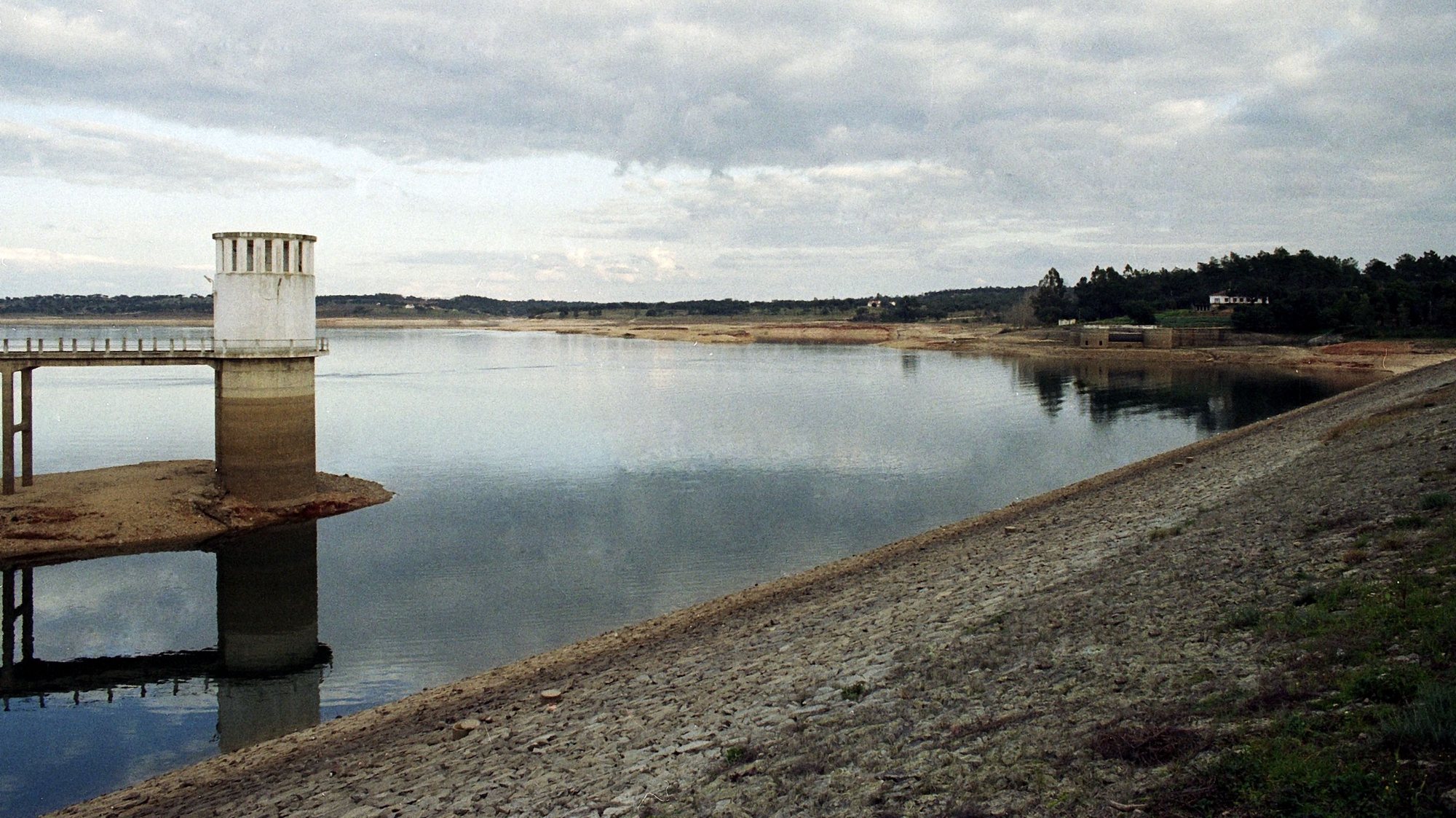Vista da Barragem de Montargil, no concelho de Ponte de Sor a 12 de Fevereiro de 1993.   INACIO ROSA / LUSA
