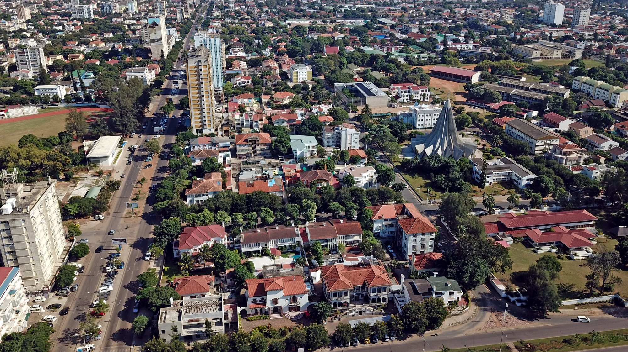 Fotografia aérea sobre o bairro Sommerschild, em Maputo, Moçambique, 23 de abril de 2020. ANTÓNIO SILVA/LUSA