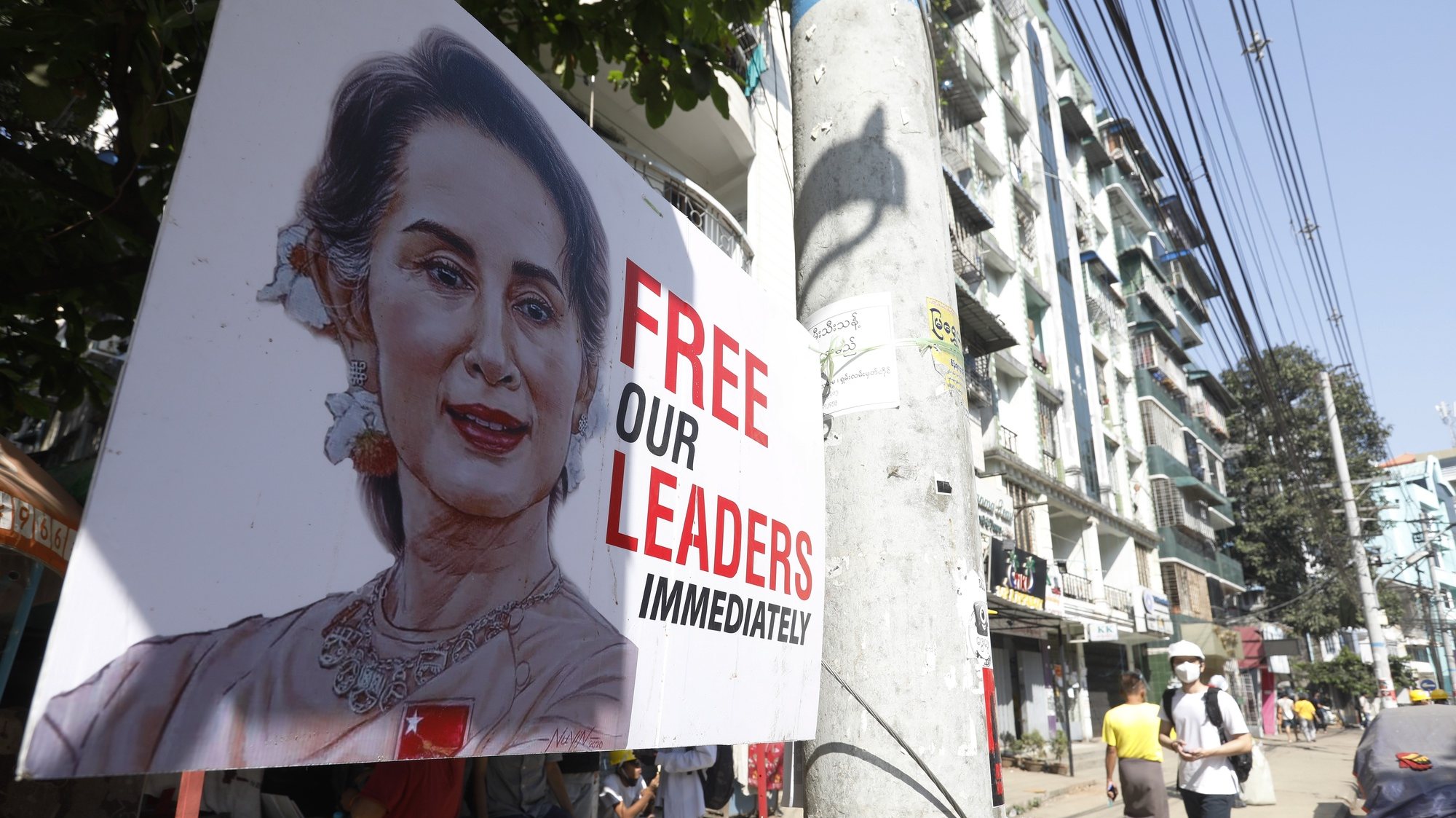 epa09053023 A banner calling for the release of detained civilian leader Aung San Suu Kyi is displayed on the street during a protest against the military coup in Yangon, Myanmar, 05 March 2021. Anti-coup protests continued on 05 March despite the increasingly violent crackdowns on demonstrators by security forces. More than 50 people have died in the crackdown by security forces, since the military coup on 01 February 2021.  EPA/NYEIN CHAN NAING