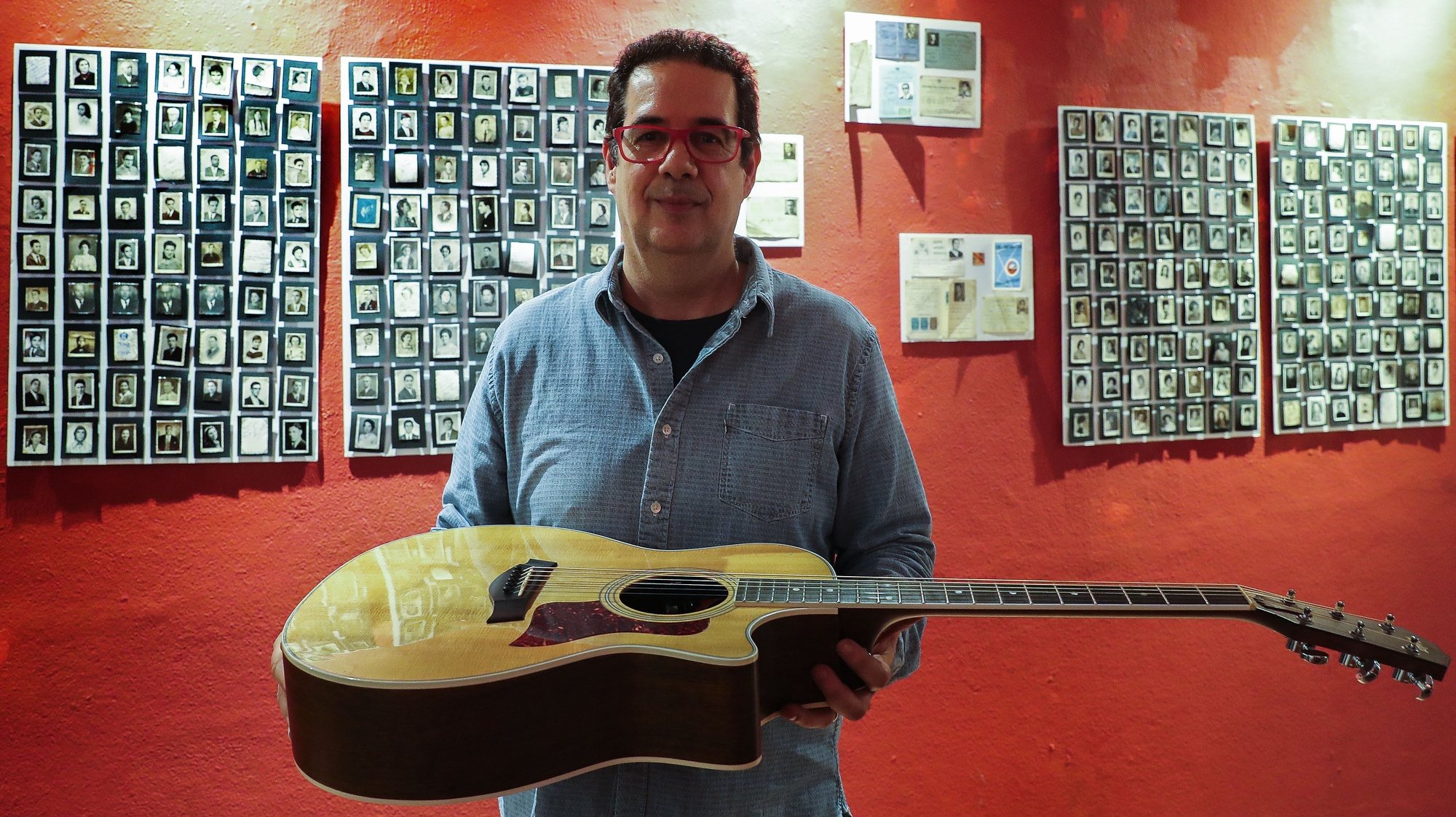 Mário Delgado (E) é um dos protagonistas da 5.ª edição do Guitarras ao Alto, iniciativa que decorre em maio e junho em vários locais do Alentejo e que hoje foi apresentada na Fábrica Braço de Prata, em Lisboa, 27 de março de 2019. JOÃO RELVAS/LUSA