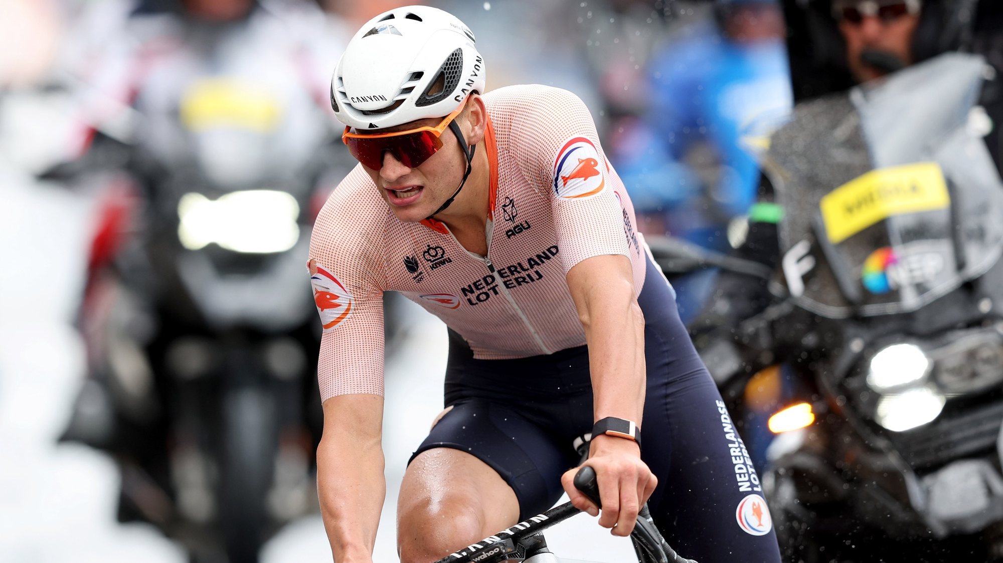 epa10787681 Mathieu van der Poel of the Netherlands in action during the Men&#039;s Elite Road Race at the UCI Cycling World Championships 2023 in Glasgow, Britain, 06 August 2023.  EPA/ROBERT PERRY
