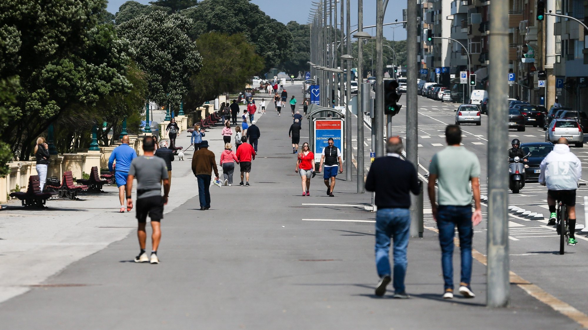 People walk Brasil avenue in Porto, northern Portugal, 23 April, 2020. Portugal is in a state of emergency since 00:00 h on 26 March until 23:59 May 2. Countries around the world are taking increased measures to stem the widespread of the SARS-CoV-2 coronavirus which causes the Covid-19 disease. JOSE COELHO/LUSA