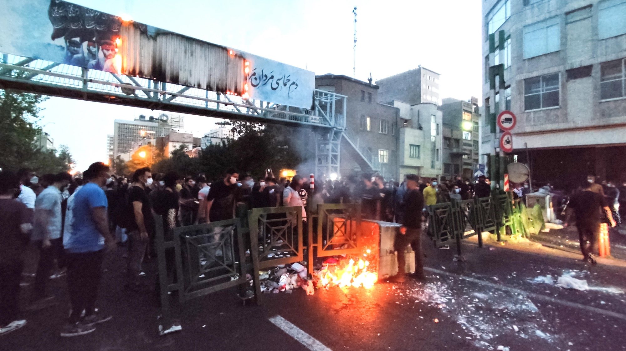 epa10197705 People clash with police during a protest  following the death of Mahsa Amini, in Tehran, Iran, 21 September 2022. Mahsa Amini, a 22-year-old Iranian woman, was arrested in Tehran on 13 September by the morality police, a unit responsible for enforcing Iran&#039;s strict dress code for women. She fell into a coma while in police custody and was declared dead on 16 September, with the authorities saying she died of a heart failure while her family advising that she had no prior health conditions. Her death has triggered protests in various areas in Iran and around the world. According to Iran&#039;s state news agency IRNA, Iranian President Ebrahim Raisi expressed his sympathy to the family of Amini on a phone call and assured them that her death will be investigated carefully. Chief Justice of Iran Gholam-Hossein Mohseni-Eje&#039;i assured her family that upon its conclusion, the investigation results by the Iranian Legal Medicine Organization will be announced without any special considerations.  EPA/STR