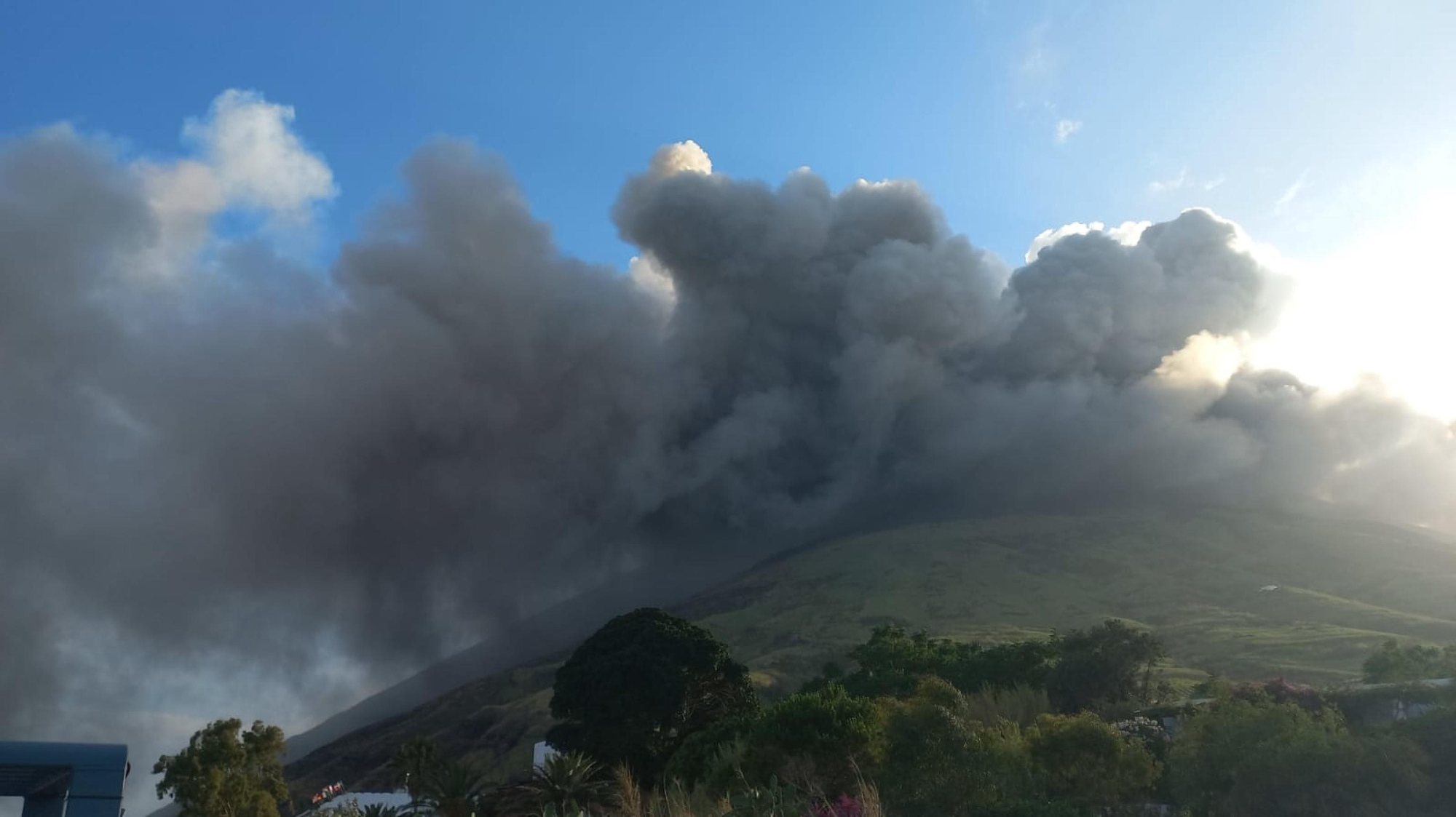 epa11455516 An intense cloud of lava ash and pyroclate material rises on Stromboli from the Sciara del Fuoco, Italy, 03 July 2024. According to the first findings of the National Institute of Geophysics and Volcanology Etna Observatory of Catania, it could have been caused by the presence of an avalanche of debris in that part of the volcanic edifice that would have collapsed.  EPA/Gianluca Giuffre