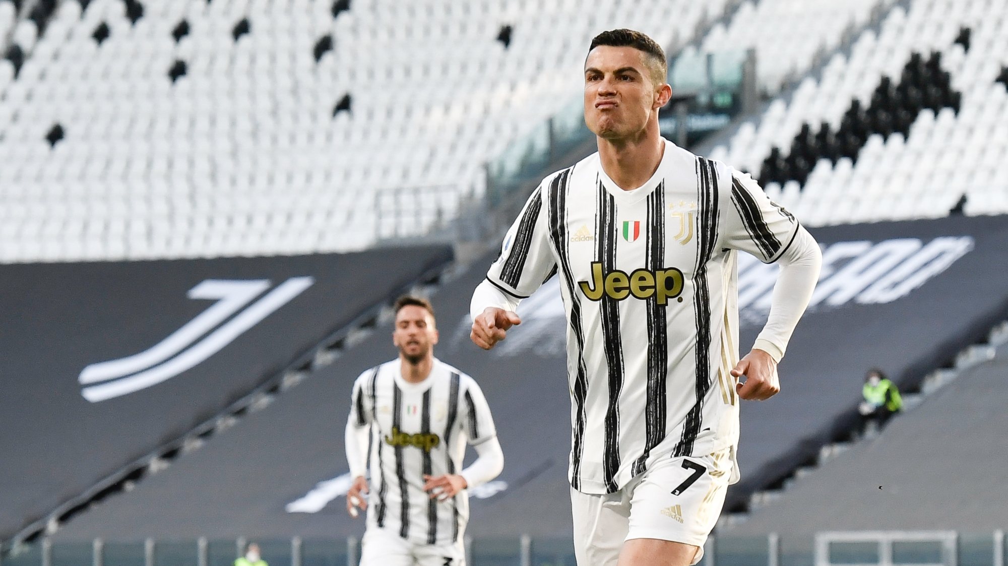 Ronaldo teve uma oportunidade flagrante falhada logo a abrir mas inaugurou o marcador frente ao Nápoles ainda no quarto de hora inicial