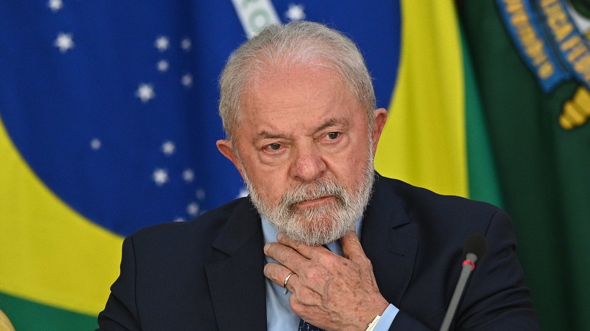 epa10514295 The President of Brazil, Luiz Inacio Lula da Silva, reacts during the launch of the &#039;Manos a la Obra&#039; platform, at the Planalto Palace, in Brasilia, Brazil, 10 March 2023. Lula da Silva launched this 10 March a digital platform that will serve to identify and resume the thousands of works that are stopped throughout the country, in a context of economic slowdown.  EPA/Andre Borges